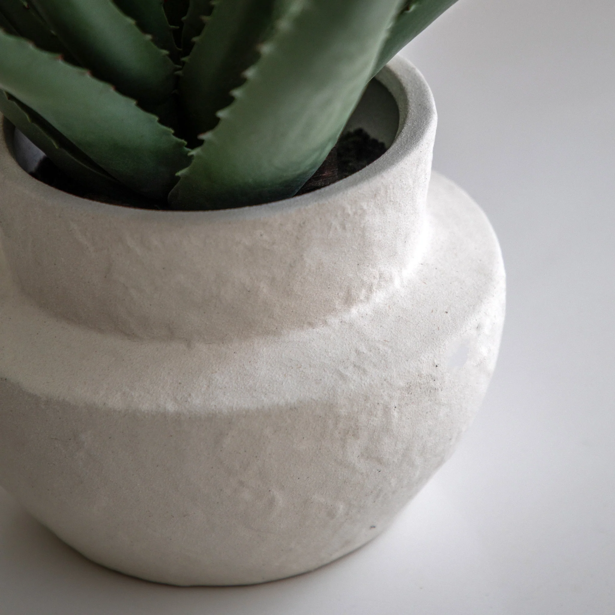 Artificial Aloe Vera In Ceramic Pot - Faux Aloe Vera in Ceramic Pot 41X46CM - Image 3
