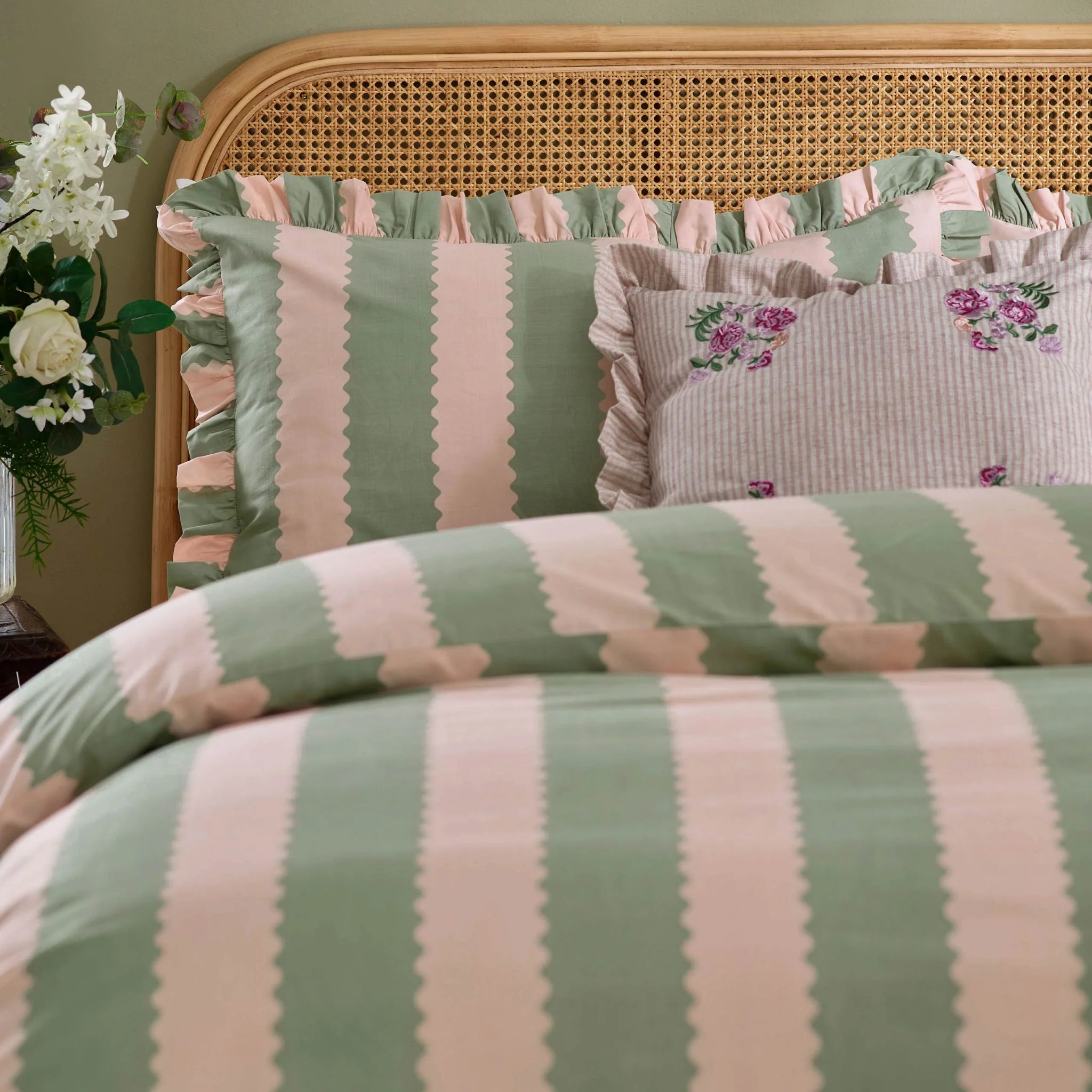 Birdie Stripe Ruffle Pink And Green Duvet Cover Set - Birdie Stripe Ruffle Single Duvet Set Pink/Green - Image 2