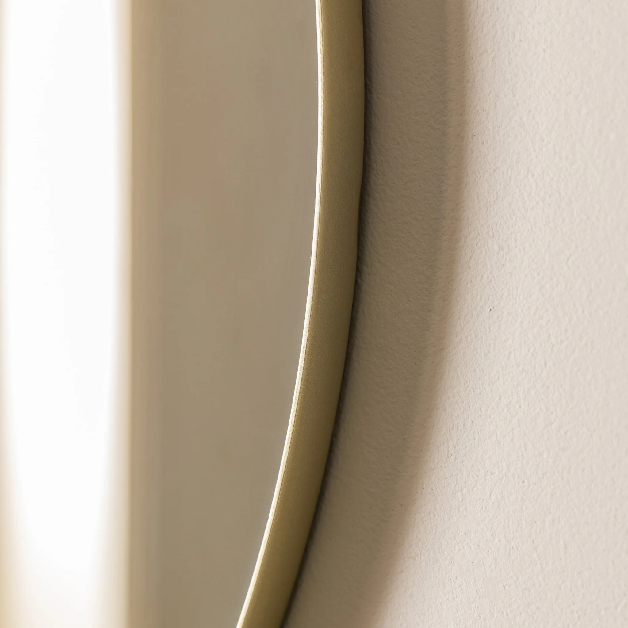 Bowie Round Gold Mirror - DHD Bowie Round Mirror Champagne 80X80CM - Image 4