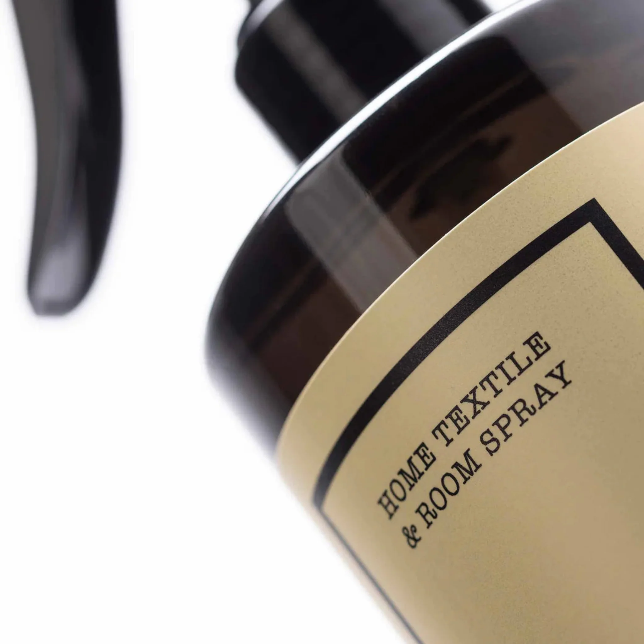 Cereria Molla Black Orchid And Lily Fabric Spray - Black Orchid & Lily 500ml Fabric Spray - Image 2