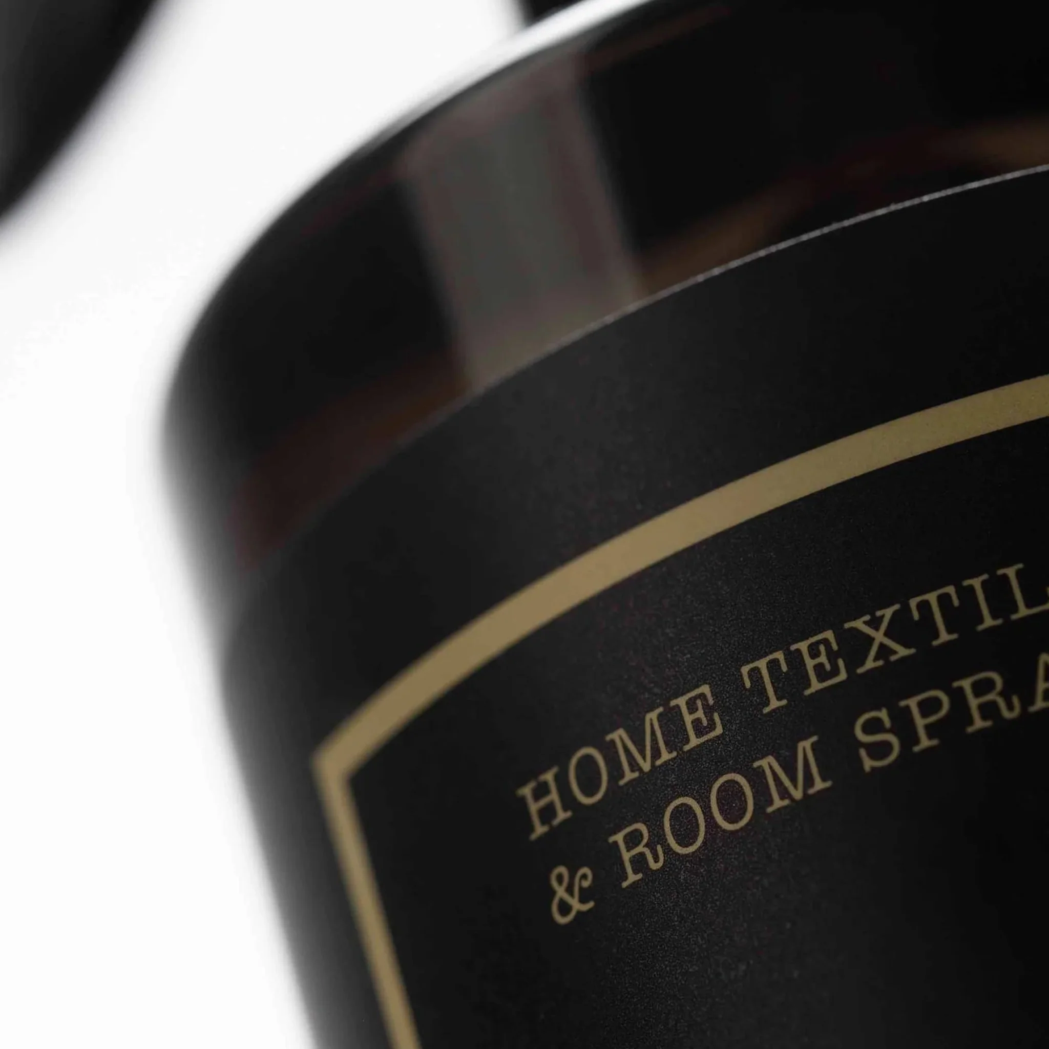 Cereria Molla Santal And Tonka Textile Spray - Santal & Tonka 500ml Fabric Spray - Image 3