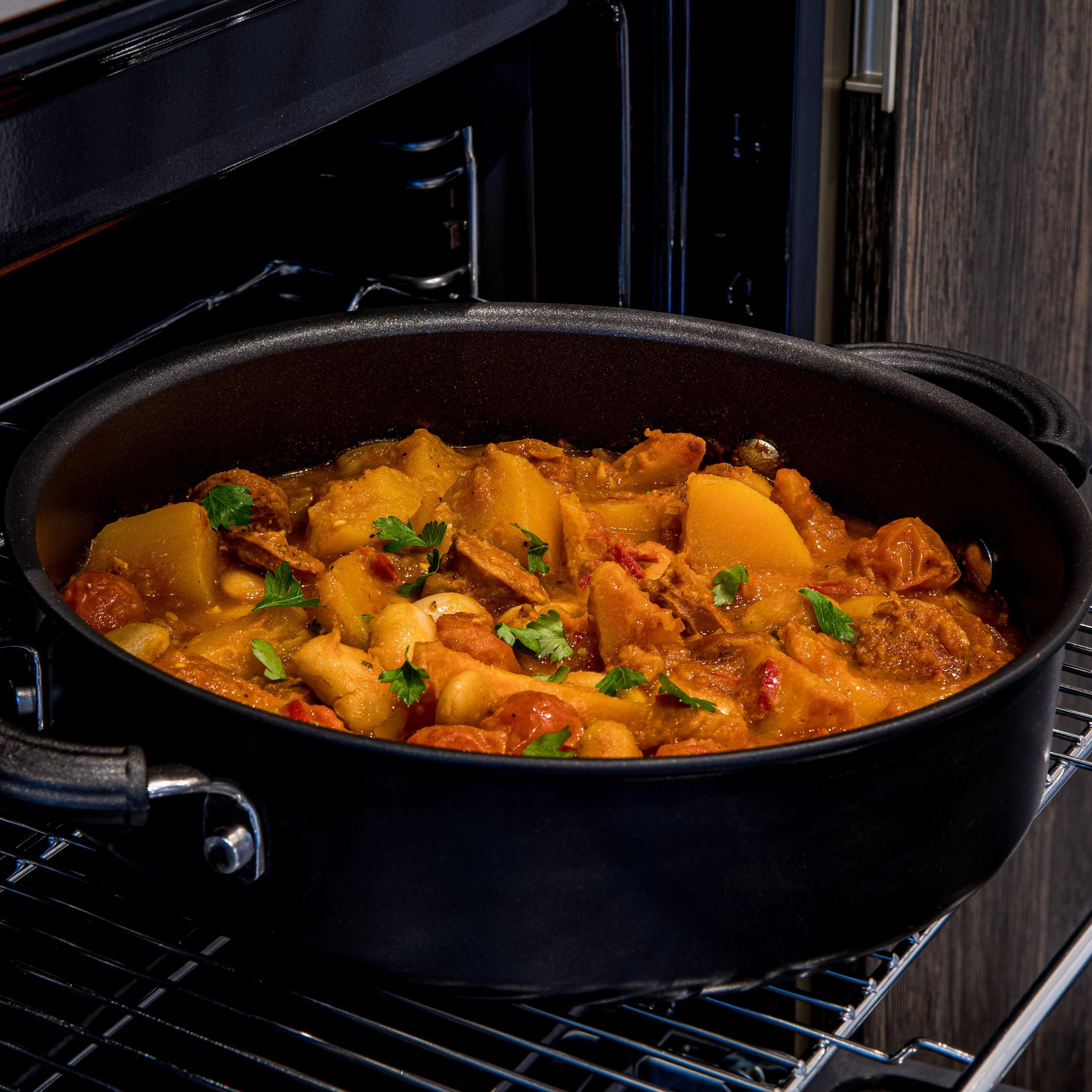 Circulon Total Hard Anodised Casserole - Circulon Total HA Shallow Casserole 24CM - Image 3