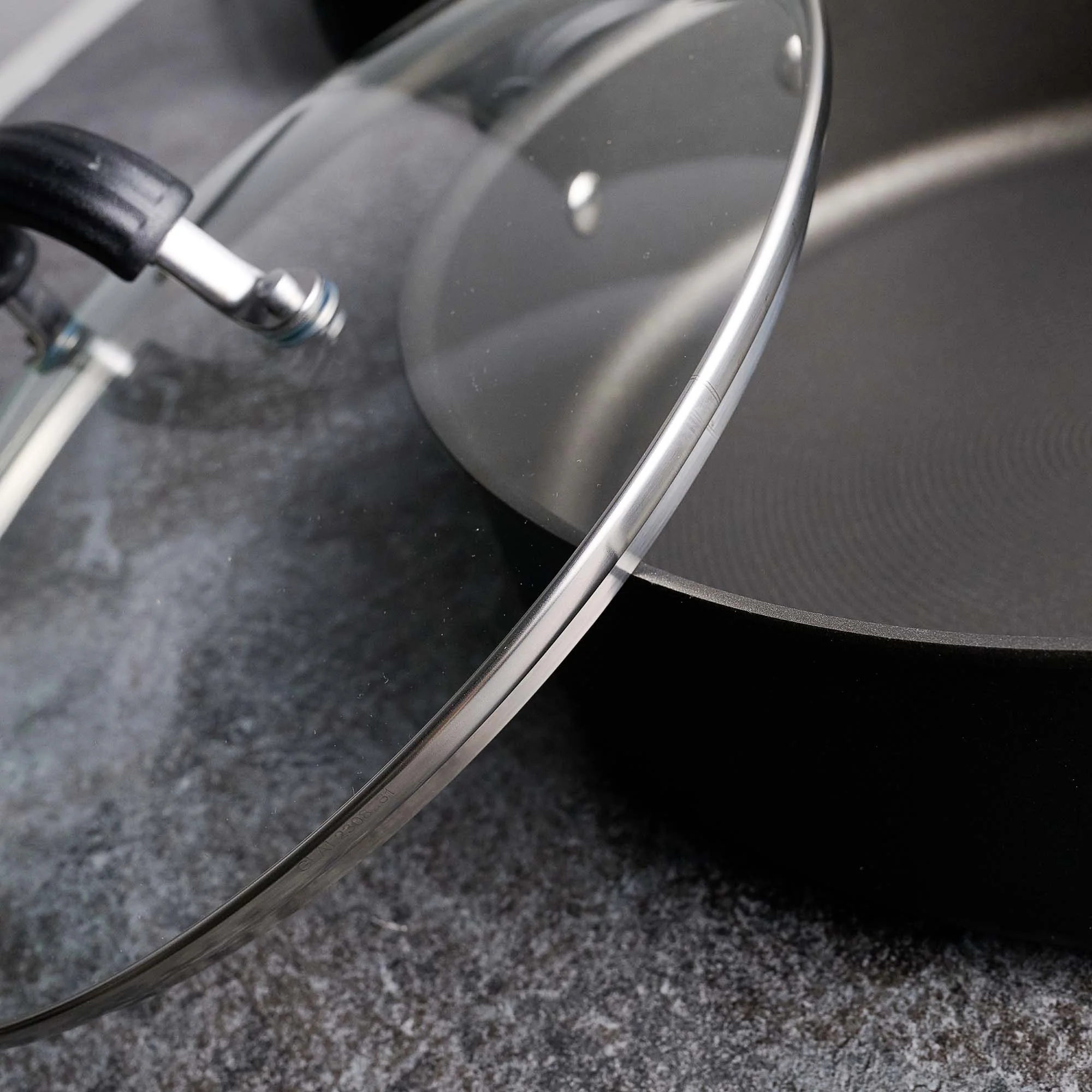 Circulon Total Hard Anodised Sauteuse - Circulon Total Ha 28CM Sauteuse - Image 4