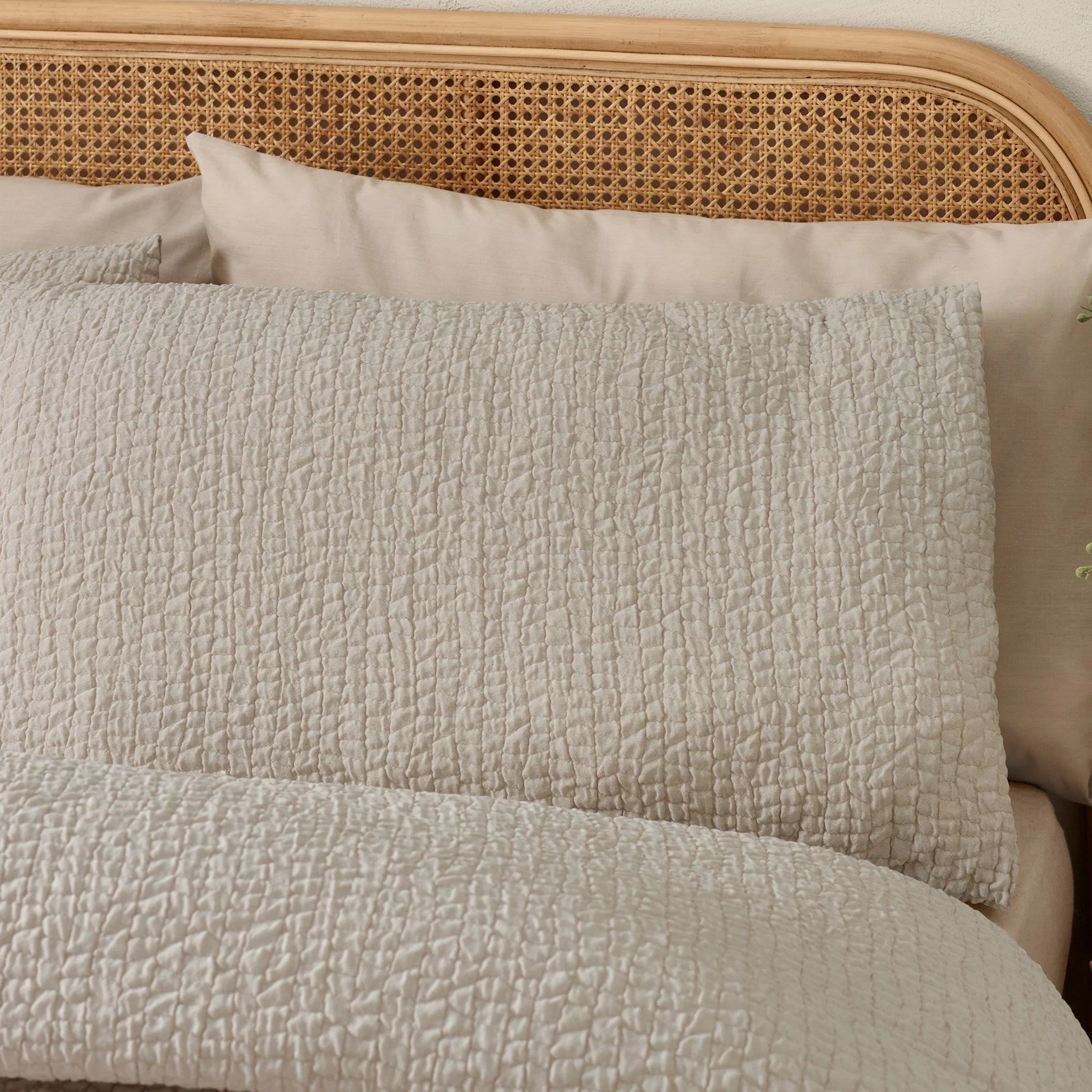 Catherine Lansfield Crinkle Seersucker Natural Duvet Set - Crinkle Seersucker Natural Duvet Set Double - Image 2