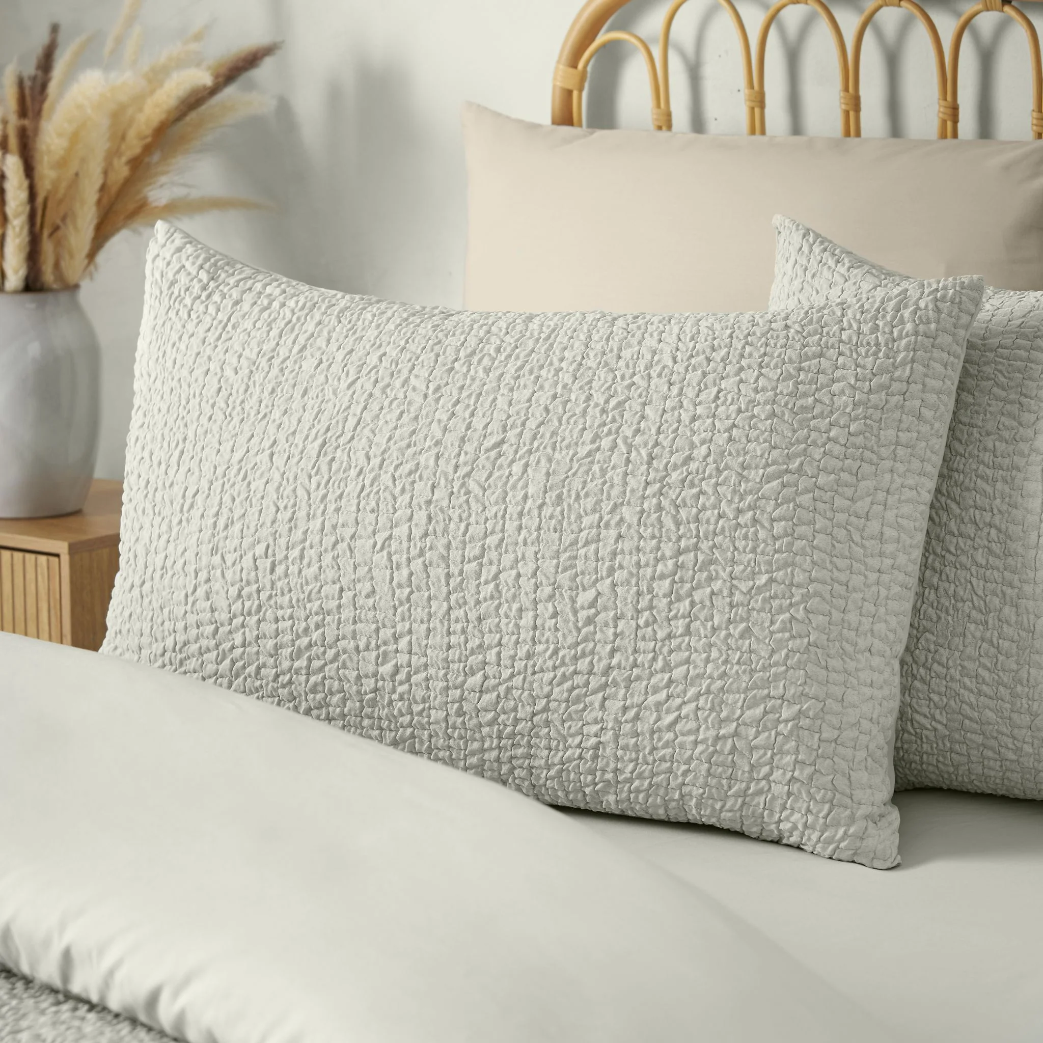 Catherine Lansfield Crinkle Seersucker Green Duvet Set - Crinkle Seersucker Green Duvet Set Double - Image 2