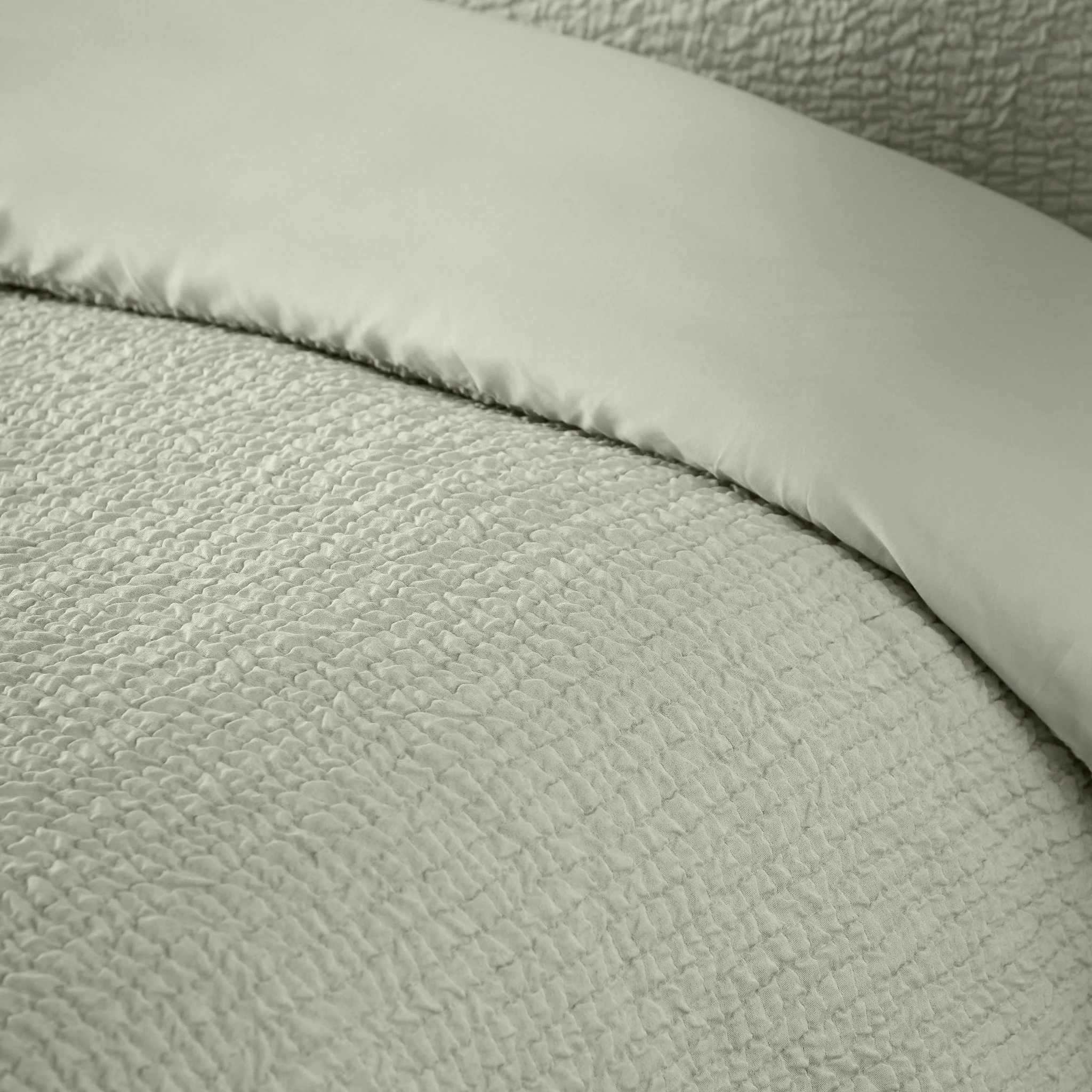 Catherine Lansfield Crinkle Seersucker Green Duvet Set - Crinkle Seersucker Green Duvet Set Double - Image 3