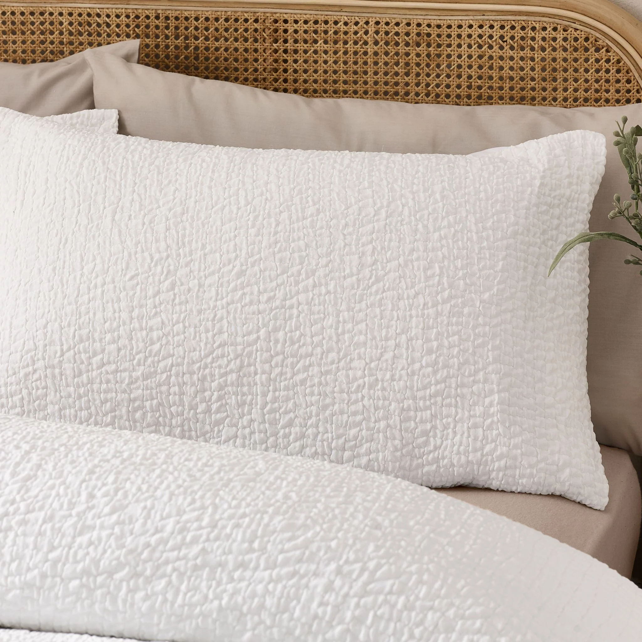 Catherine Lansfield Crinkle Seersucker White Duvet Set - Crinkle Seersucker White Duvet Set Double - Image 2