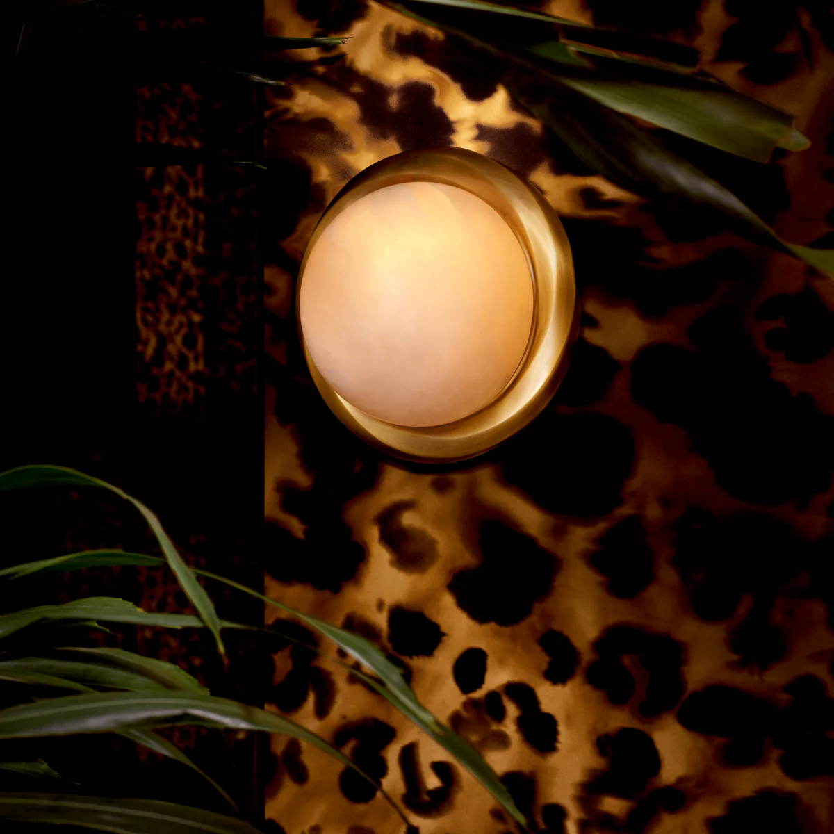 Eichholtz Vigo Wall Lamp Antique Brass And Alabaster - Wall Lamp Vigo - Image 2