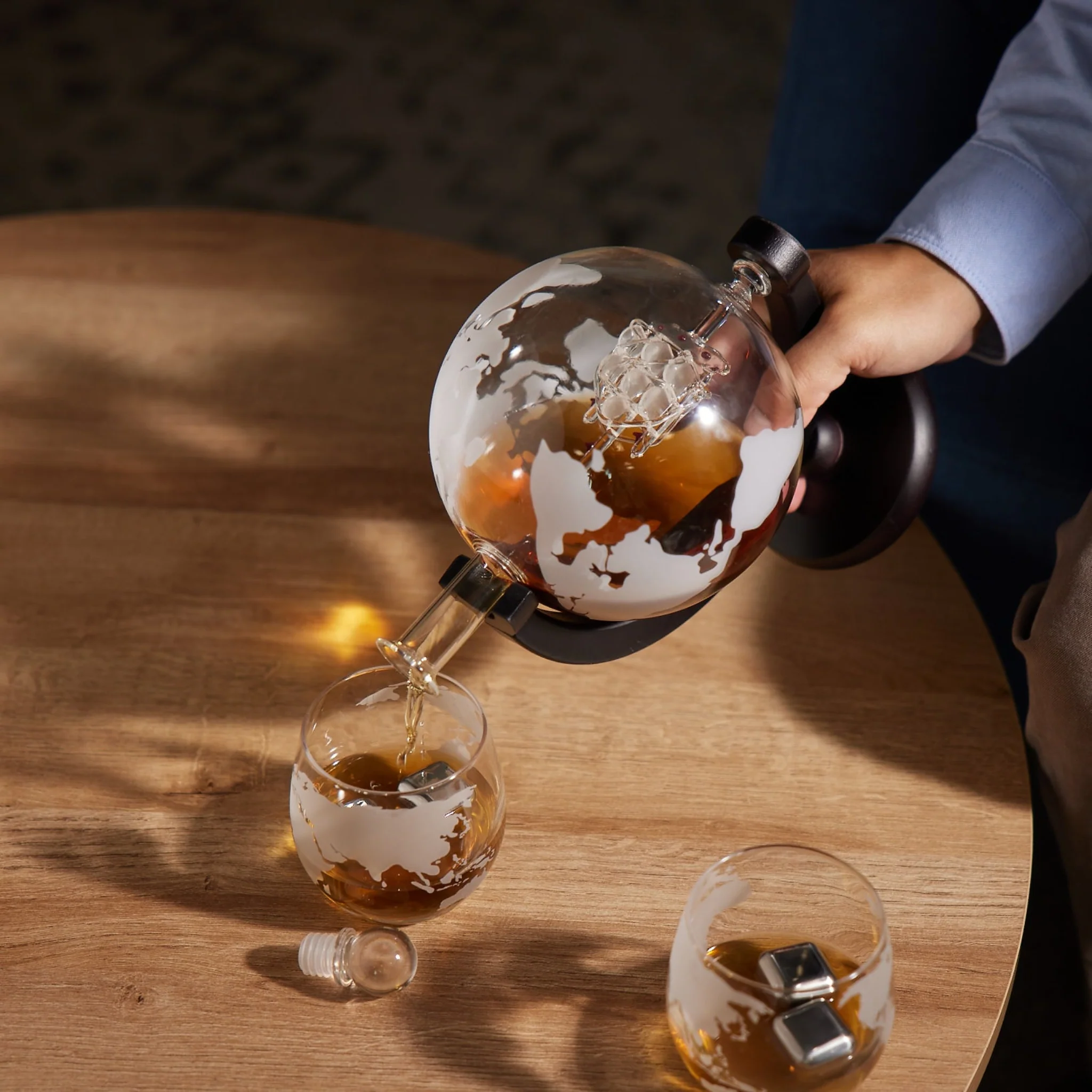 Globe Whiskey Decanter Set - Globe Whiskey Decanter Set - Image 3