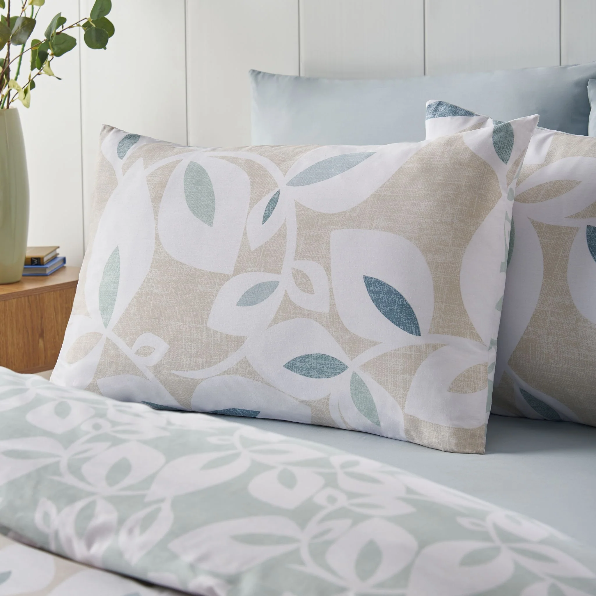 Catherine Lansfield Inga Leaf Natural Duvet Set - Inga Leaf Natural Duvet Set King - Image 3