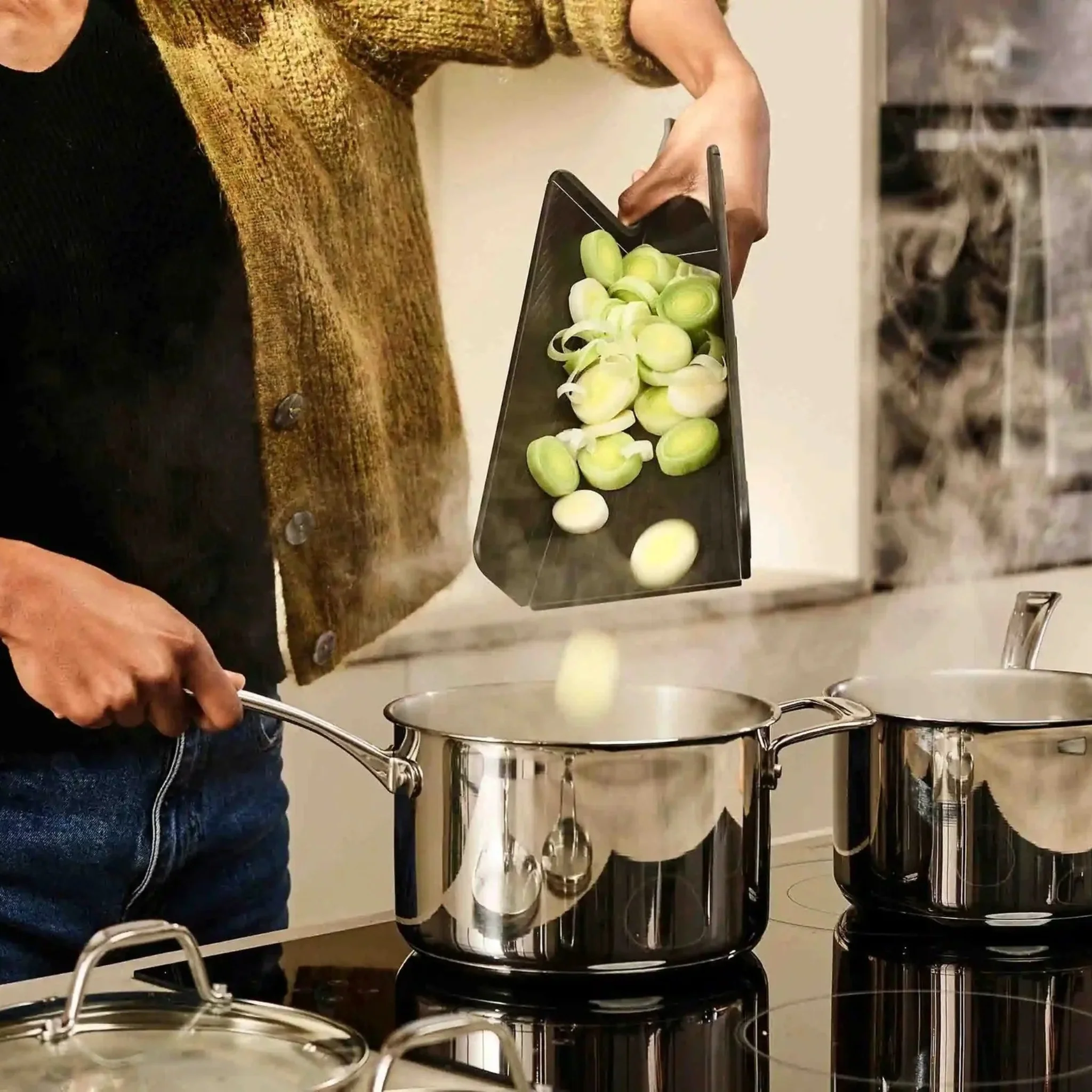 Joseph Joseph Black Chop2Pot Large Folding Chopping Board - Chop2Pot Large Black