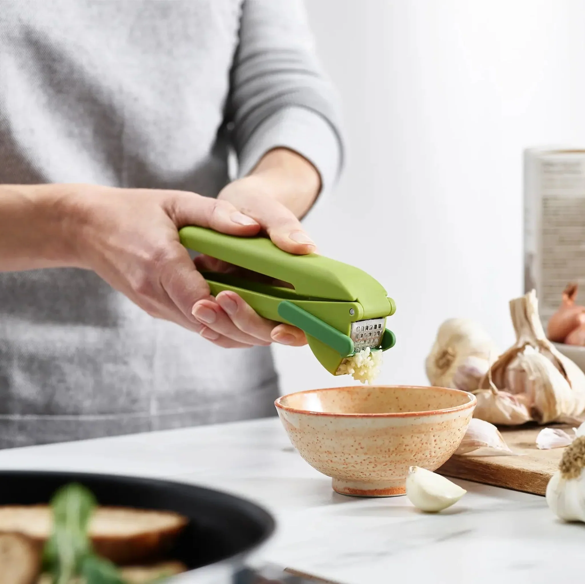 Joseph Joseph Green Clean Force Garlic Press - Clean Force Garlic Press Green