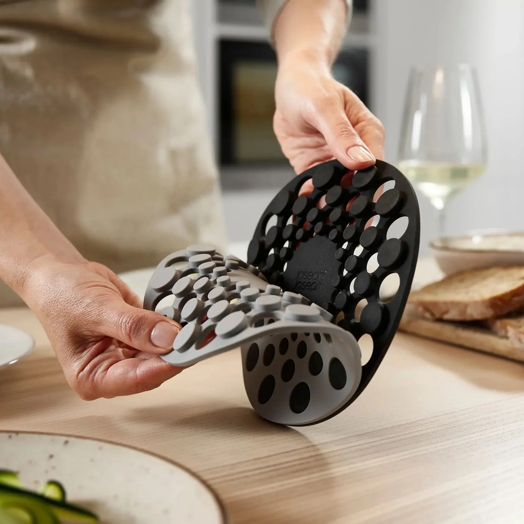 Joseph Joseph Grey Silicone Spot On Set of 2 Round Trivets - Spot-On Set of 2 Silicone Trivets Round Grey - Image 2