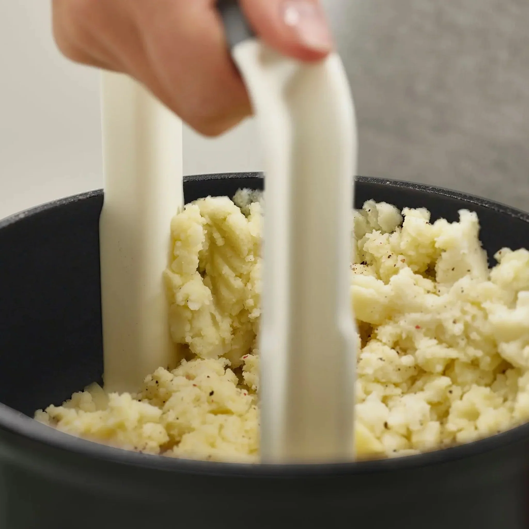 Joseph Joseph White Easy-Mash Potato Masher - Easy-Mash Potato Masher White - Image 2
