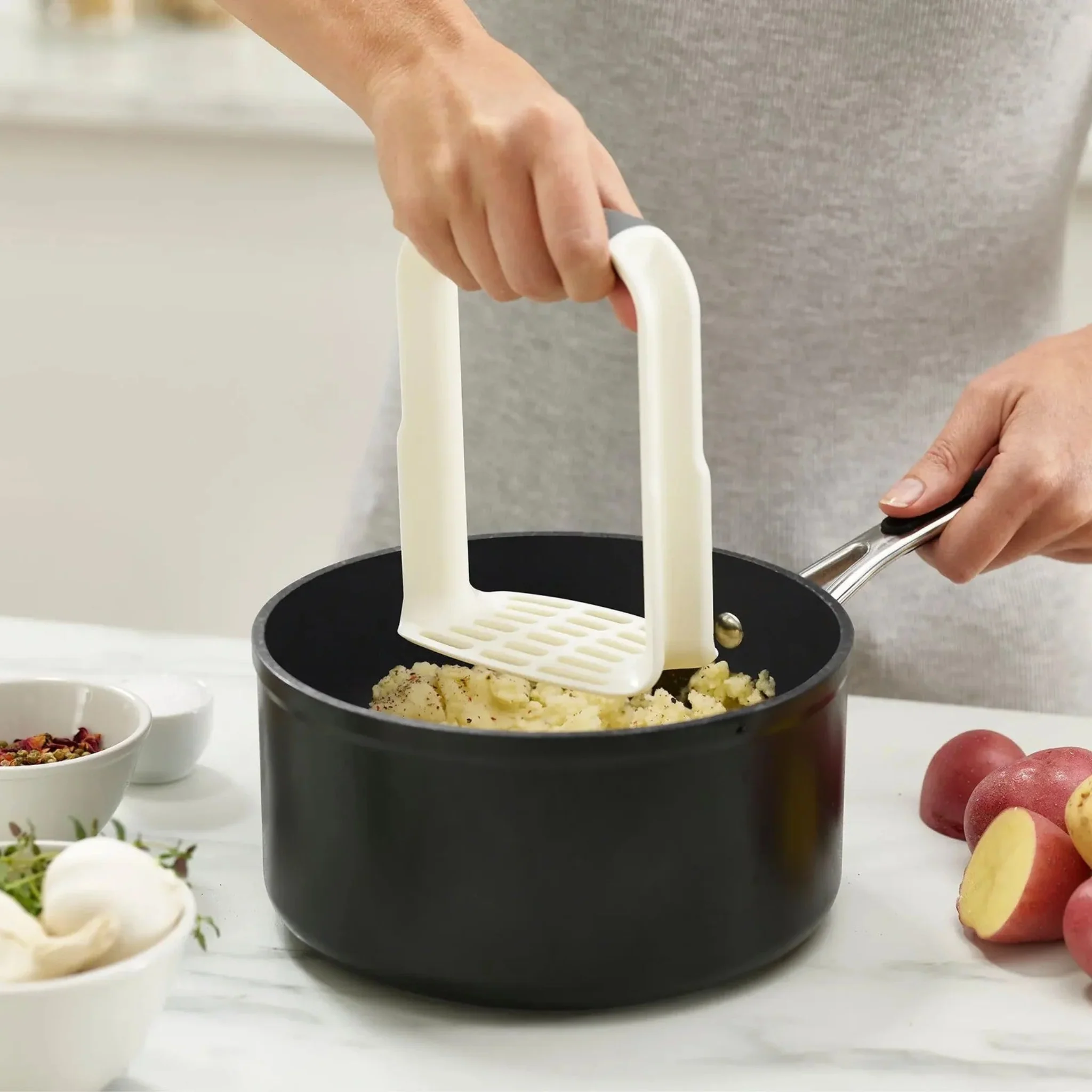 Joseph Joseph White Easy-Mash Potato Masher - Easy-Mash Potato Masher White - Image 3