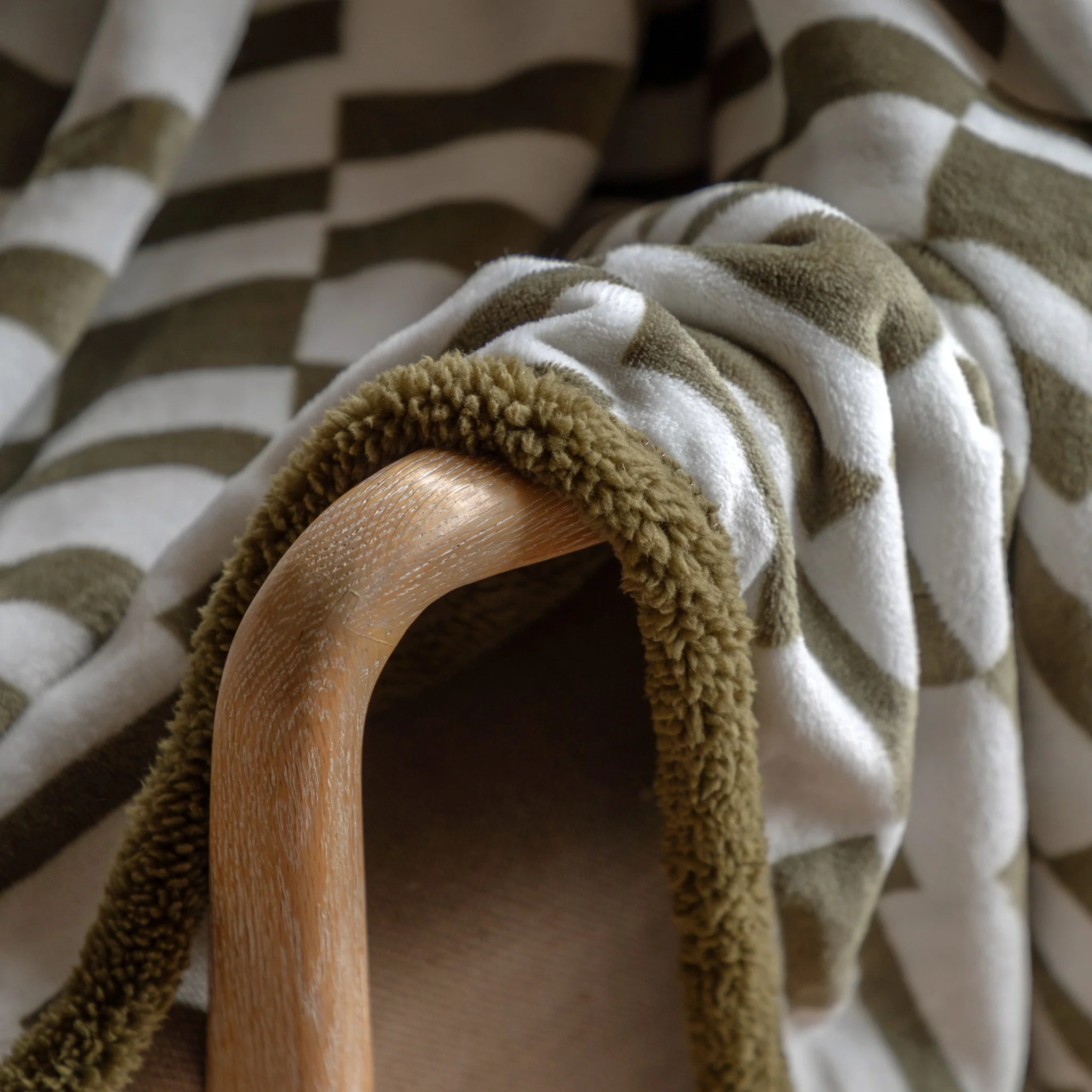 Lohko Sherpa Green Throw - Lohko Sherpa Throw Olive 152x177CM - Image 3