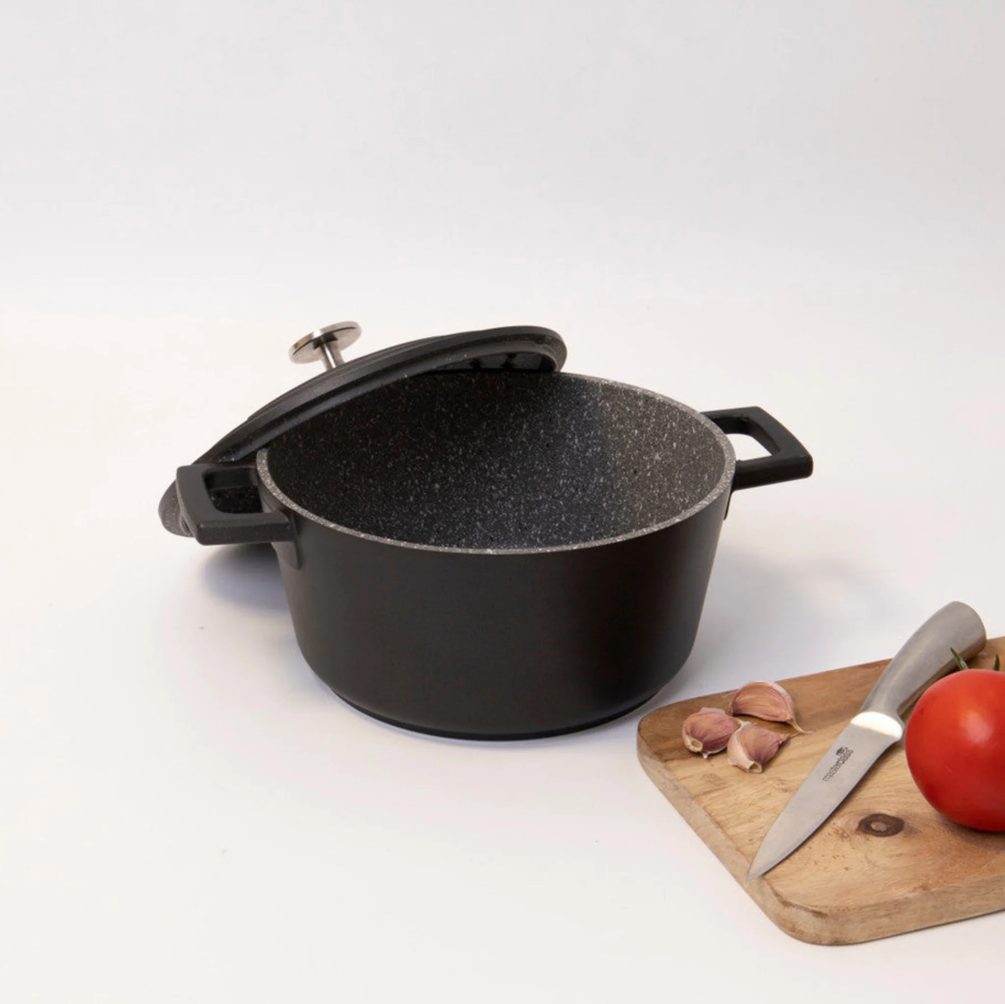 MasterClass Black Cast Aluminium Small Casserole Dish - MC Cast Alu Casserole Dish 2.5L Black - Image 3