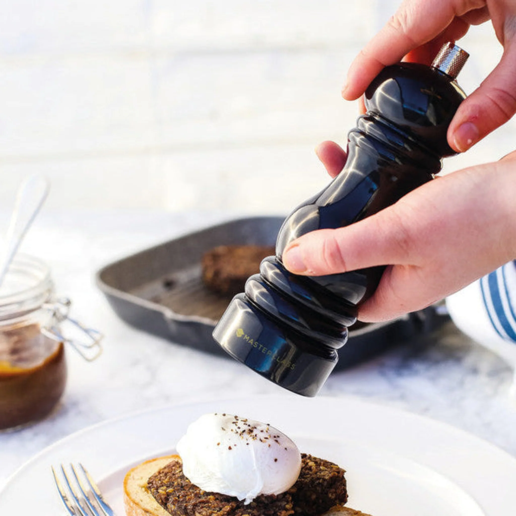Masterclass Black Salt and Pepper Mill - Mc Salt/Pepper Mill 17CM Black - Image 2