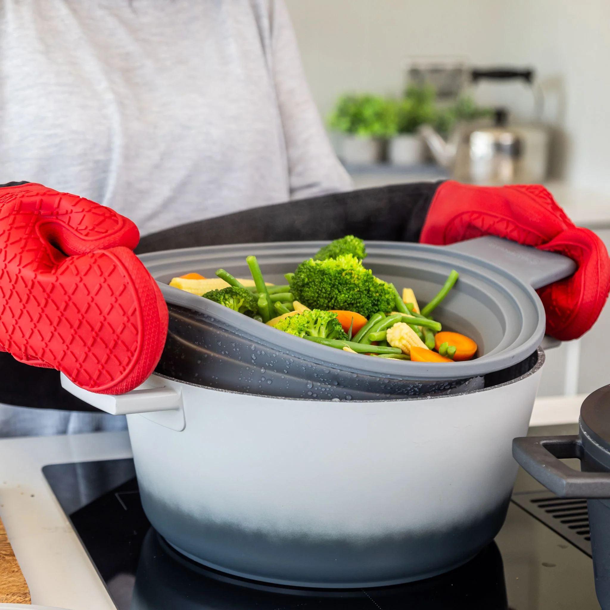 MasterClass Silicone Steam And Strain Colander - MasterClass Steam And Strain Colander Silicone - Image 2