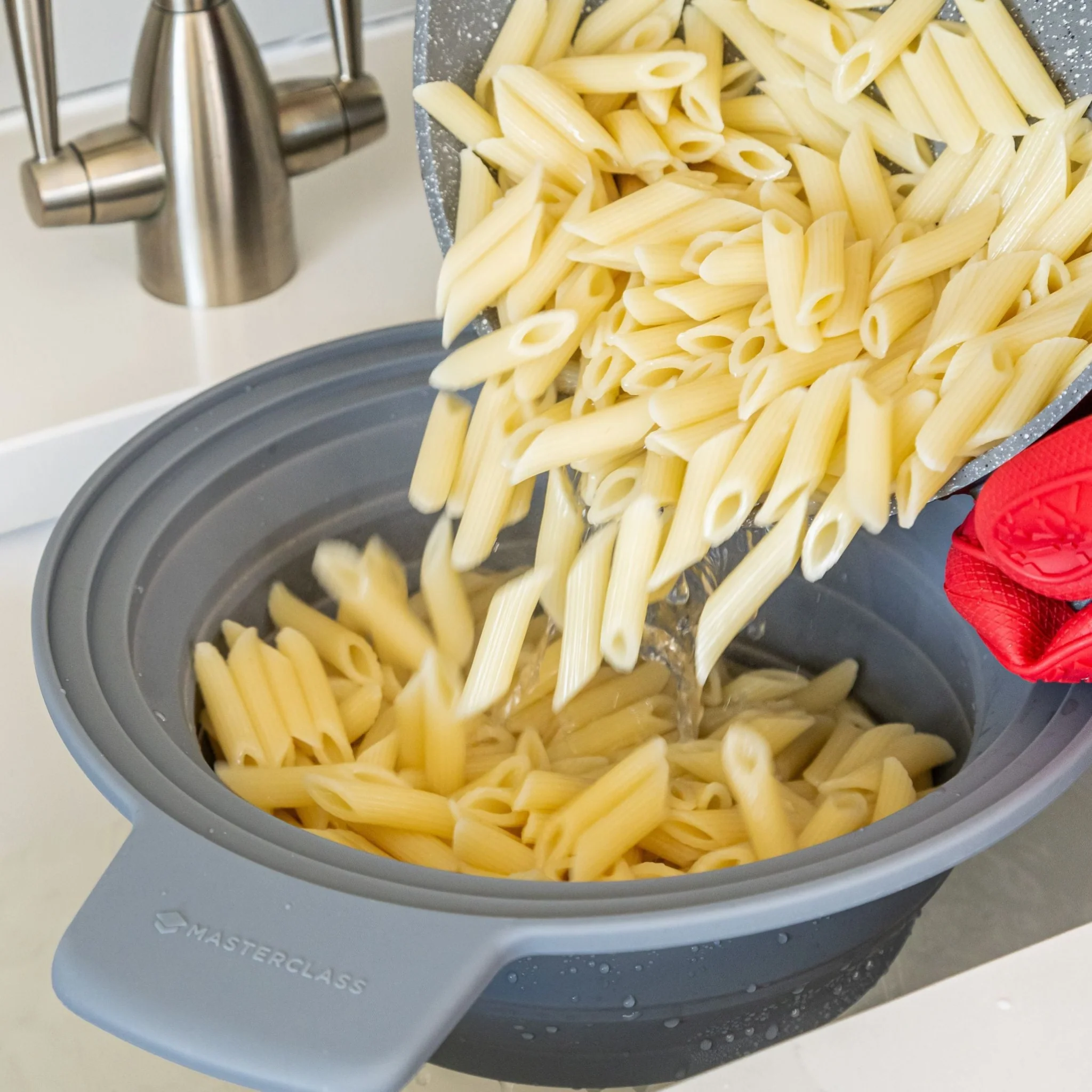 MasterClass Silicone Steam And Strain Colander - MasterClass Steam And Strain Colander Silicone - Image 3