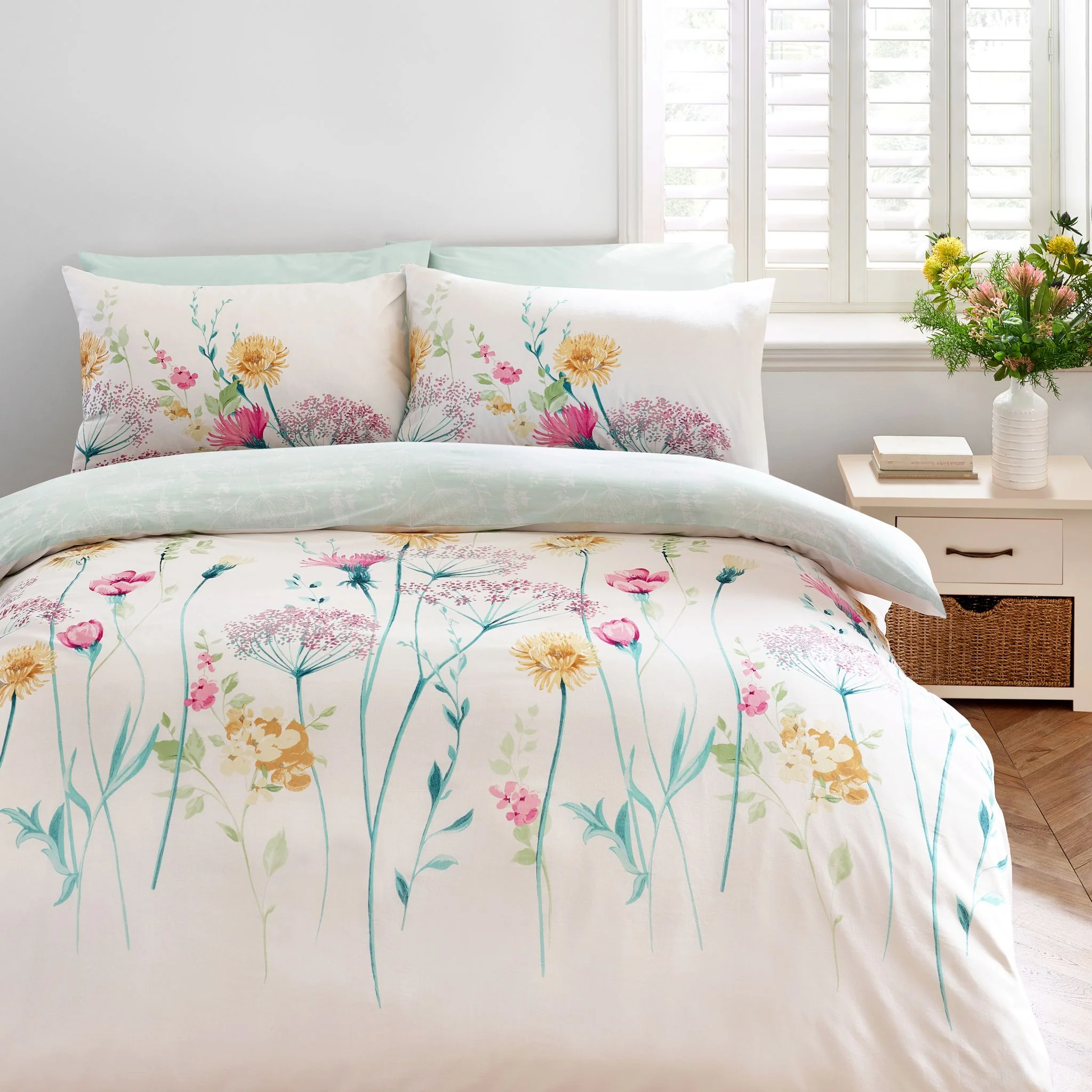 Catherine Lansfield Meadowsweet Floral Bright Duvet Set - Meadowsweet Floral Bright Duvet Set Single