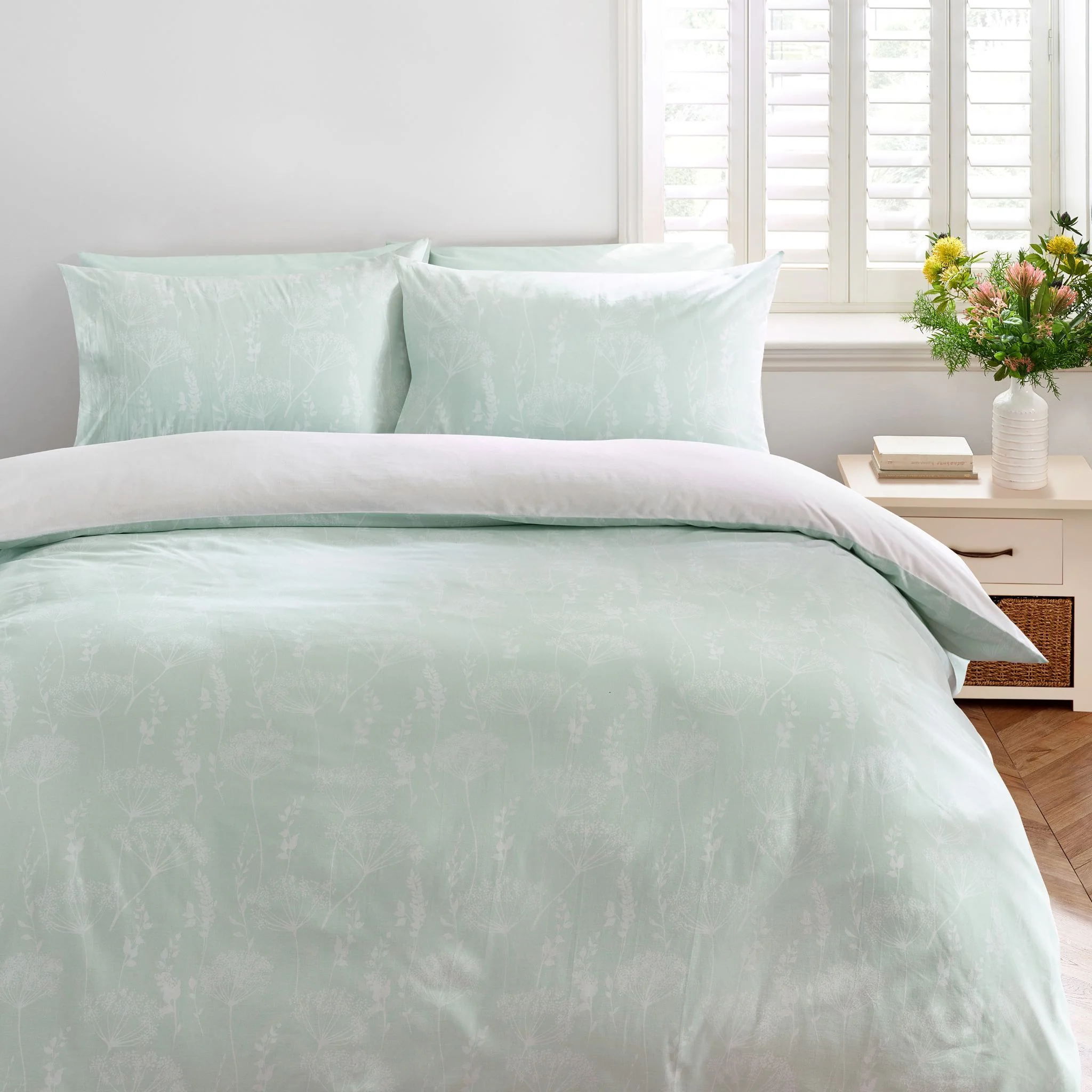 Catherine Lansfield Meadowsweet Floral Bright Duvet Set - Meadowsweet Floral Bright Duvet Set Single - Image 2