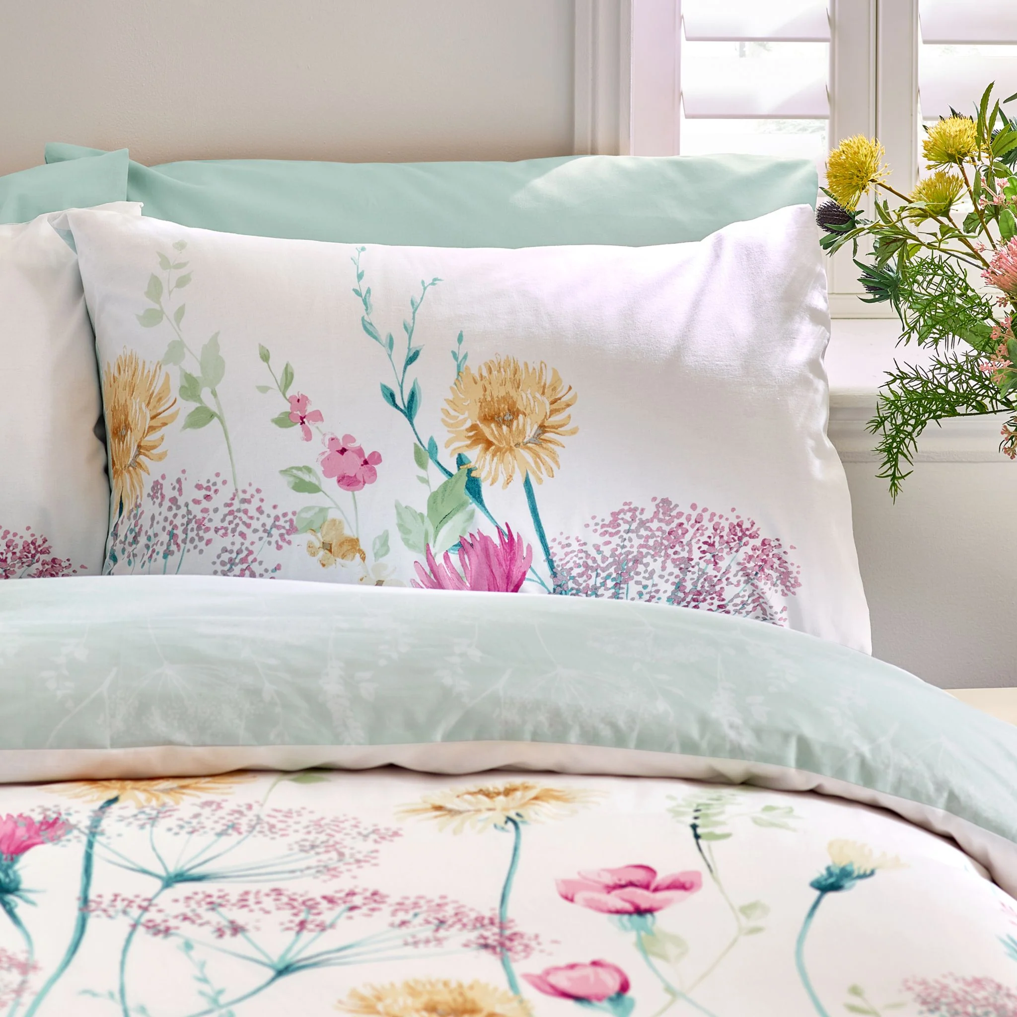 Catherine Lansfield Meadowsweet Floral Bright Duvet Set - Meadowsweet Floral Bright Duvet Set Single - Image 3