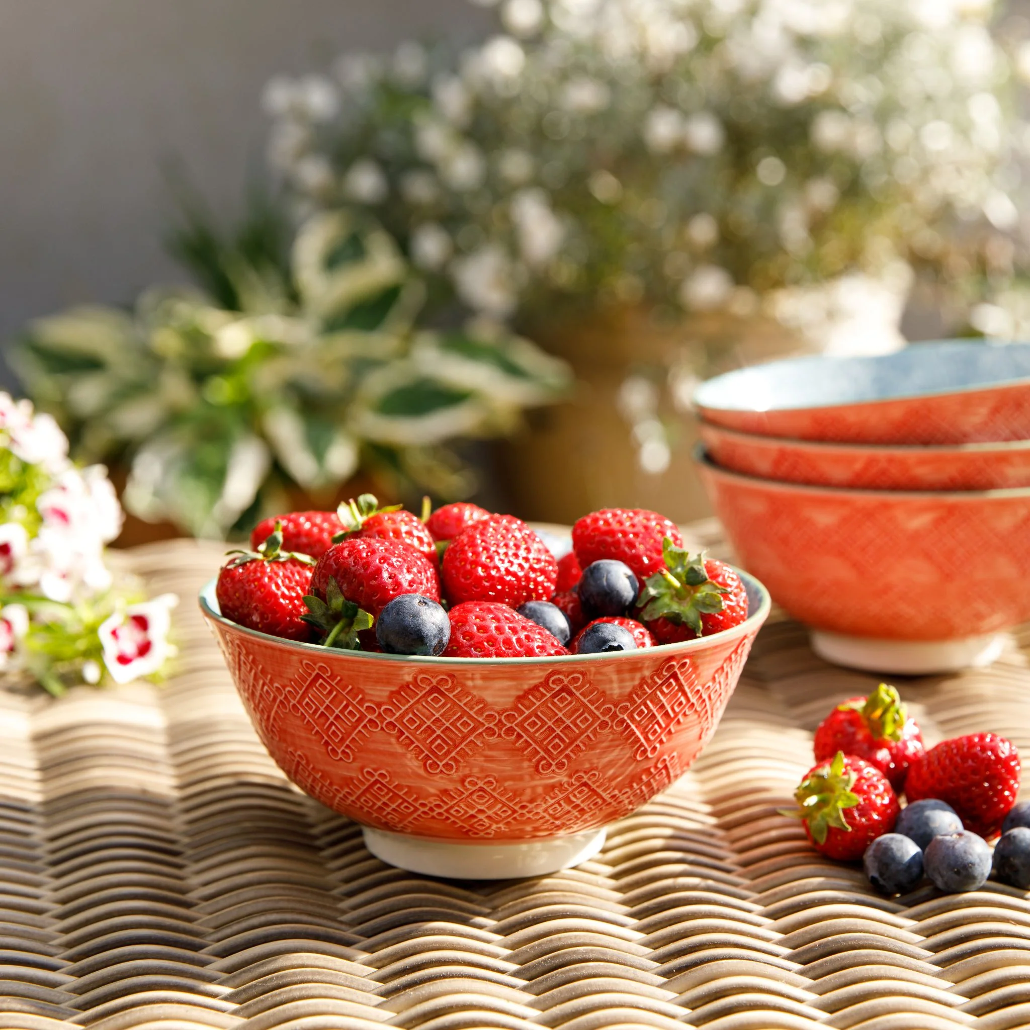 Mikasa Red Leaf Bowl - Mikasa Leaf And Terracotta Look Bowl 16CM - Image 2