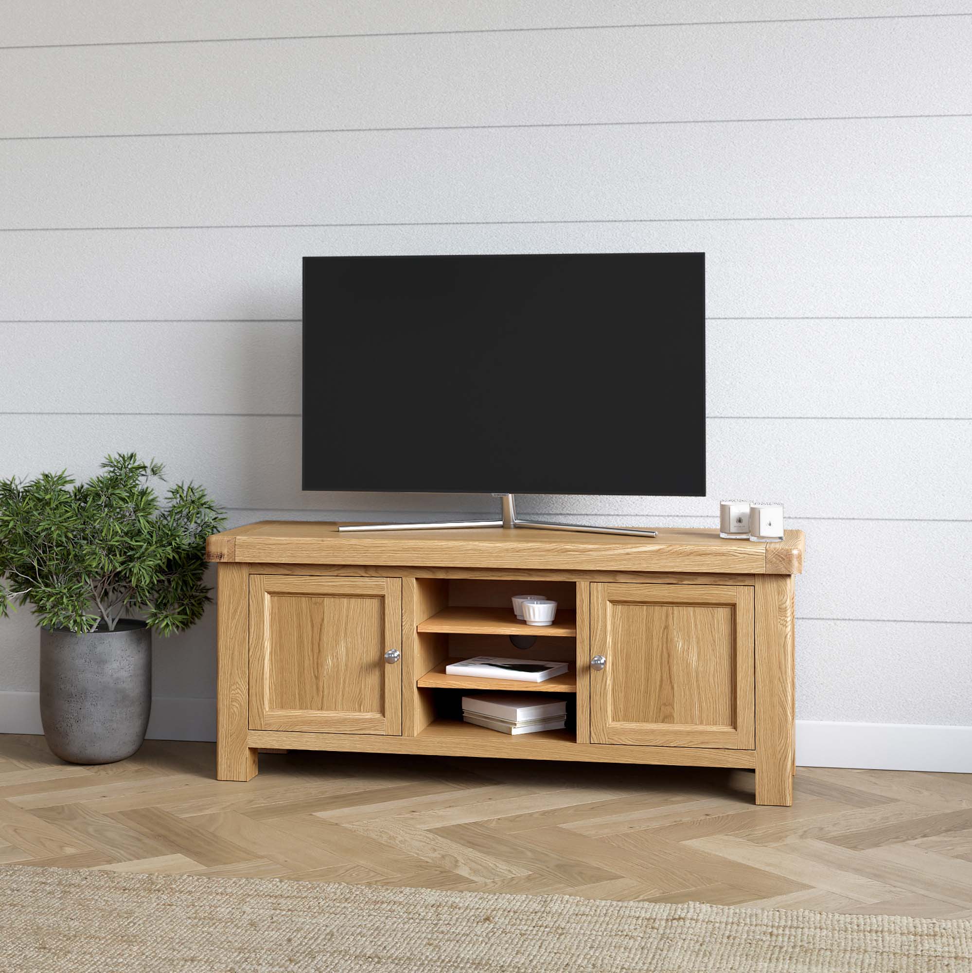 Navarre Small TV Unit - Small TV Unit Oak / Oak Veneer - Image 2