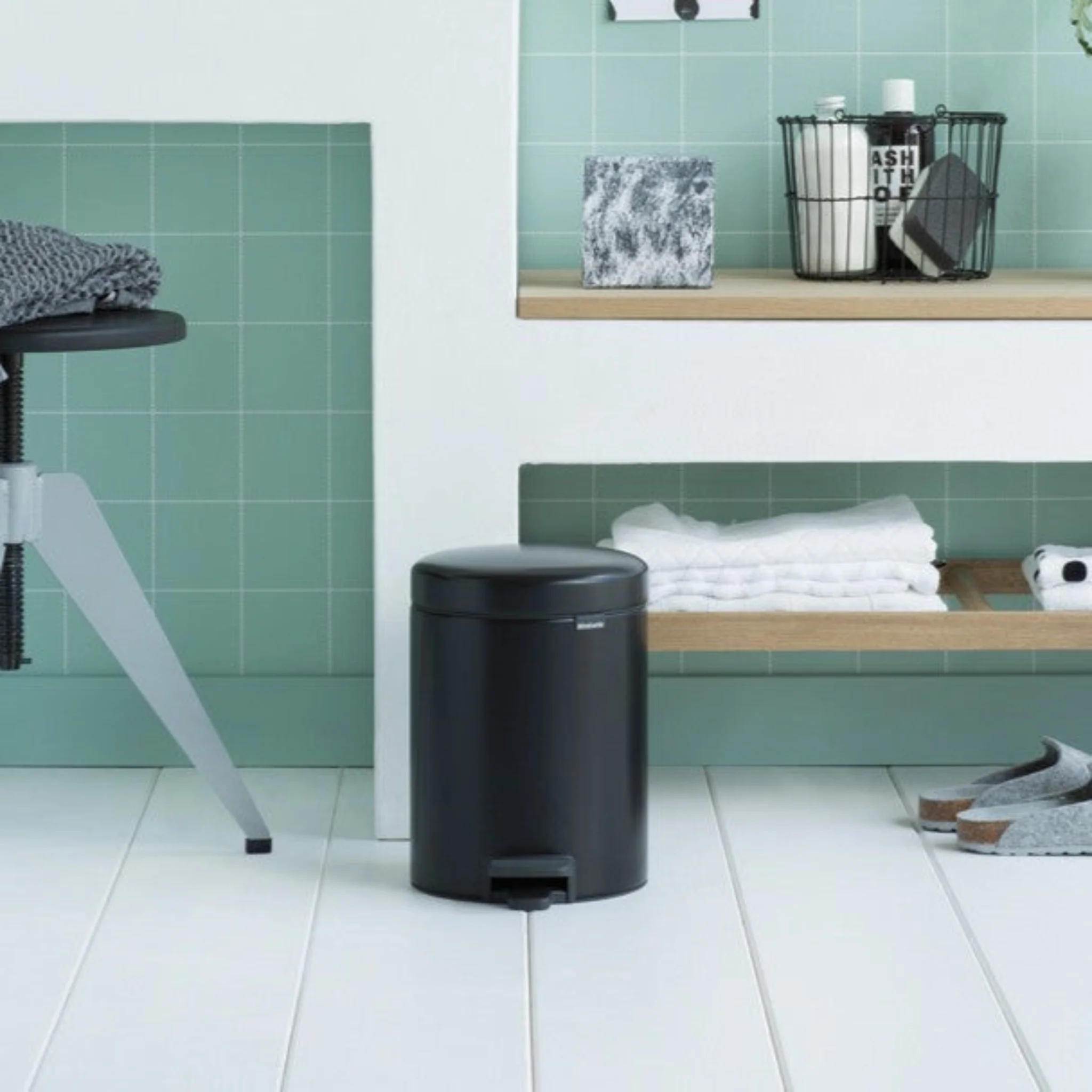 NewIcon Pedal Bin Matt Black 5L - Image 2