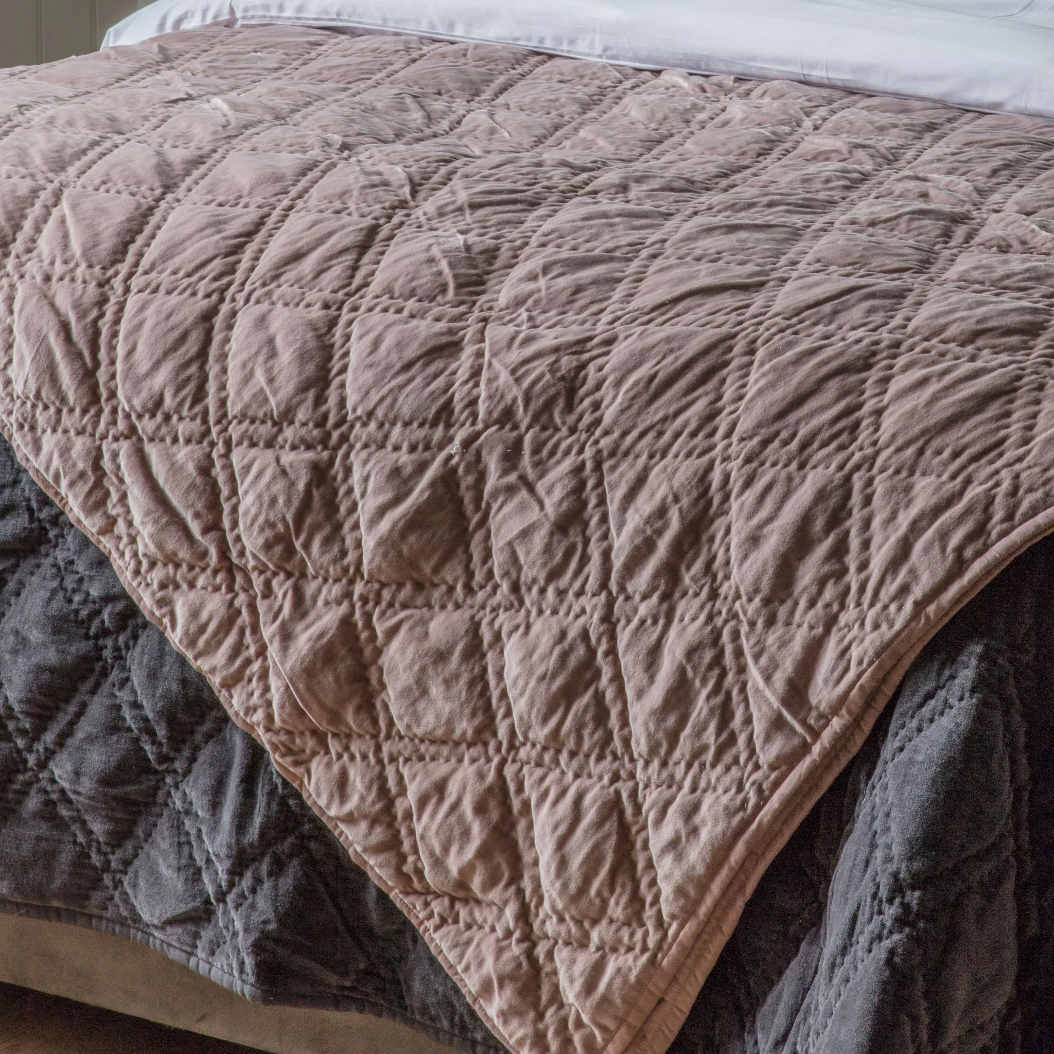 Quilted Cotton Velvet Pink Bedspread - Quilted Cotton Velvet Bedsp Blush 240x260CM - Image 3
