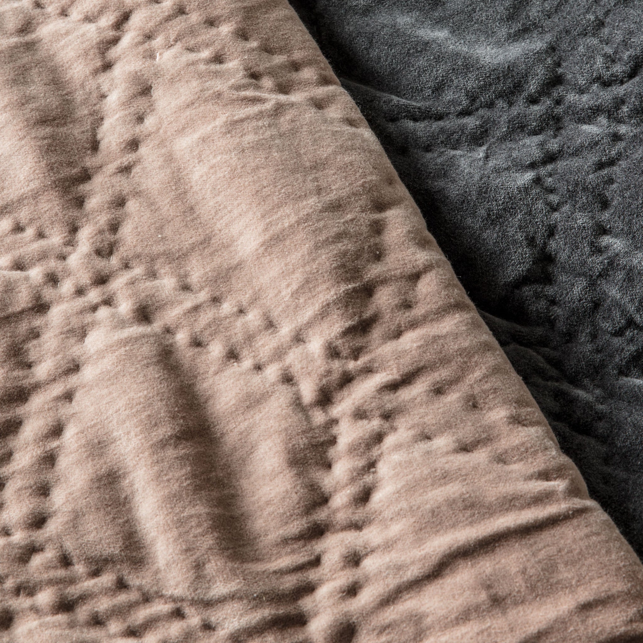Quilted Cotton Velvet Pink Bedspread - Quilted Cotton Velvet Bedsp Blush 240x260CM - Image 4