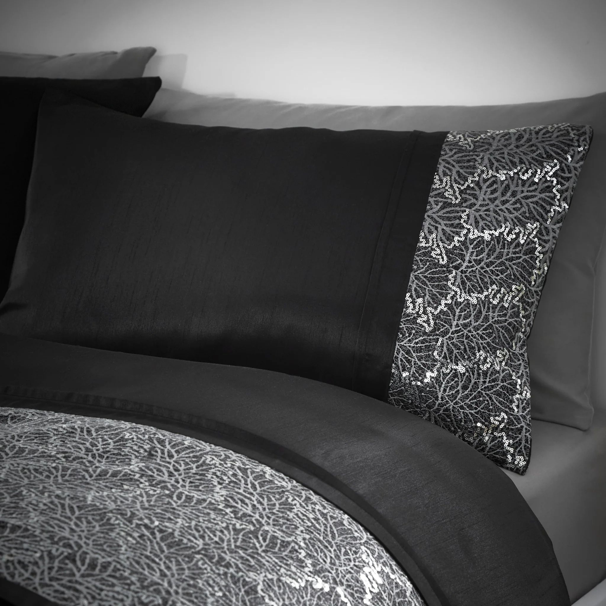 Rouen Black Duvet Set - SALE Rouen Double Duvet Set Black - Image 3