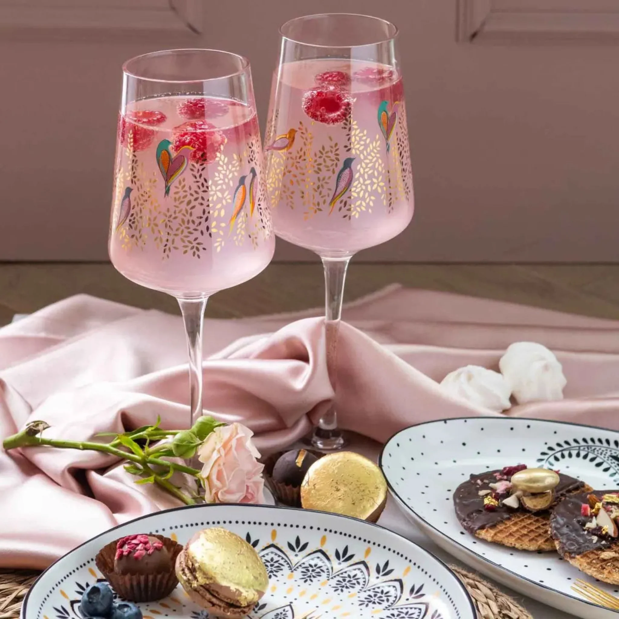 Sara Miller Chelsea Set Of 2 Wine Glasses - SM Chelsea Wine Glass Set of 2