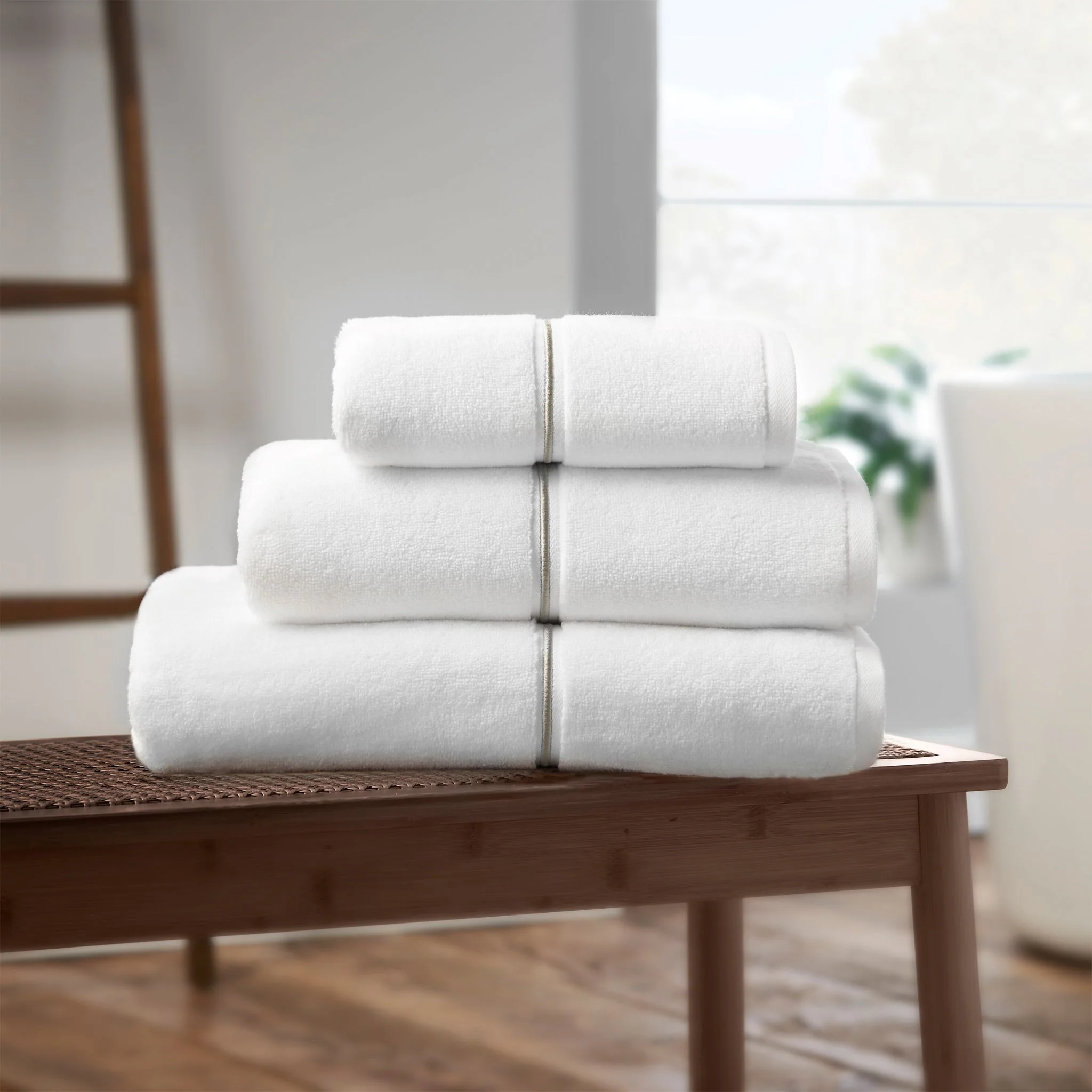 Bianca Satin Stitch Towel White - Satin Stitch Bath Sheet White - Image 2