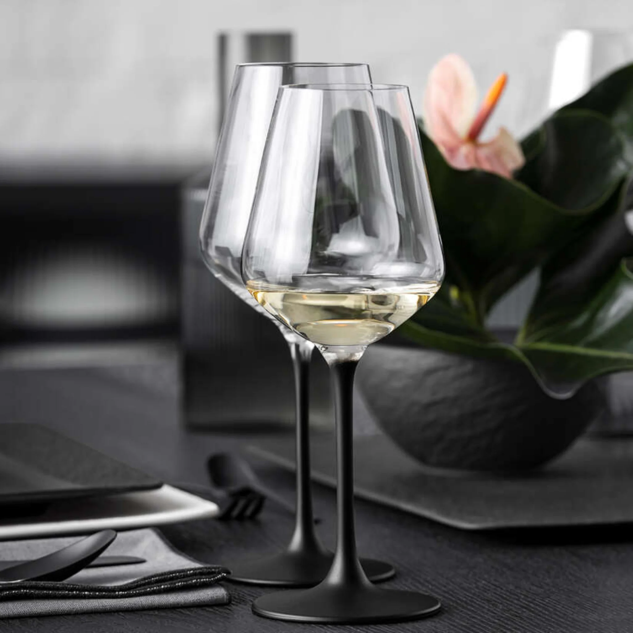 Villeroy & Boch Set Of 4 Black Red Wine Glasses - Red Wine Goblet 4Pk Black