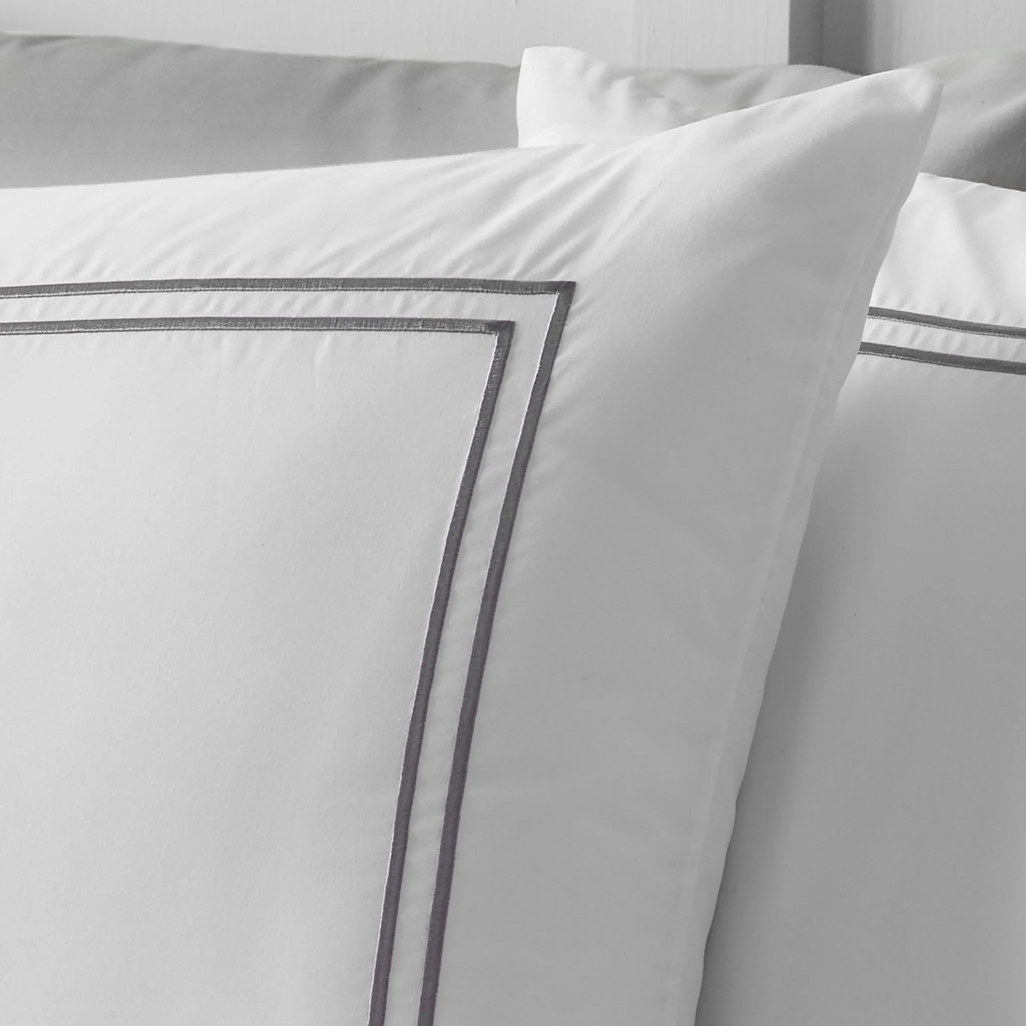 Catherine Lansfield So Soft Mono Satin Stich White Duvet Set - So Soft Mono Satin Stich White Duvet Set Double - Image 2