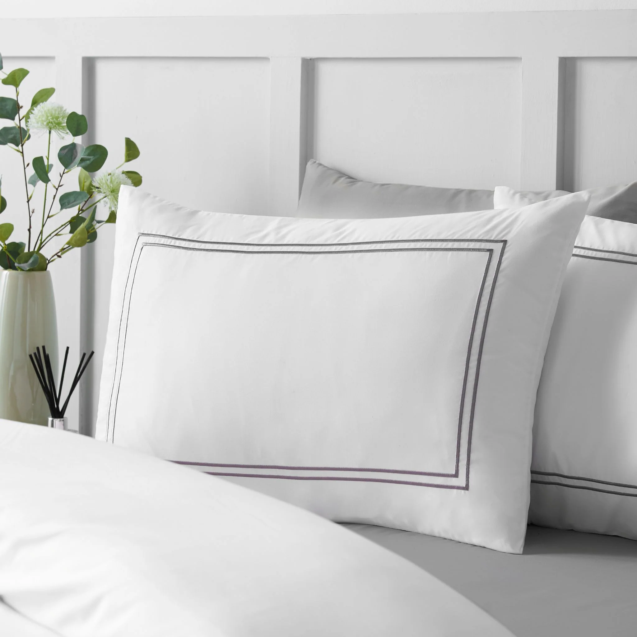 Catherine Lansfield So Soft Mono Satin Stich White Duvet Set - So Soft Mono Satin Stich White Duvet Set Double - Image 3