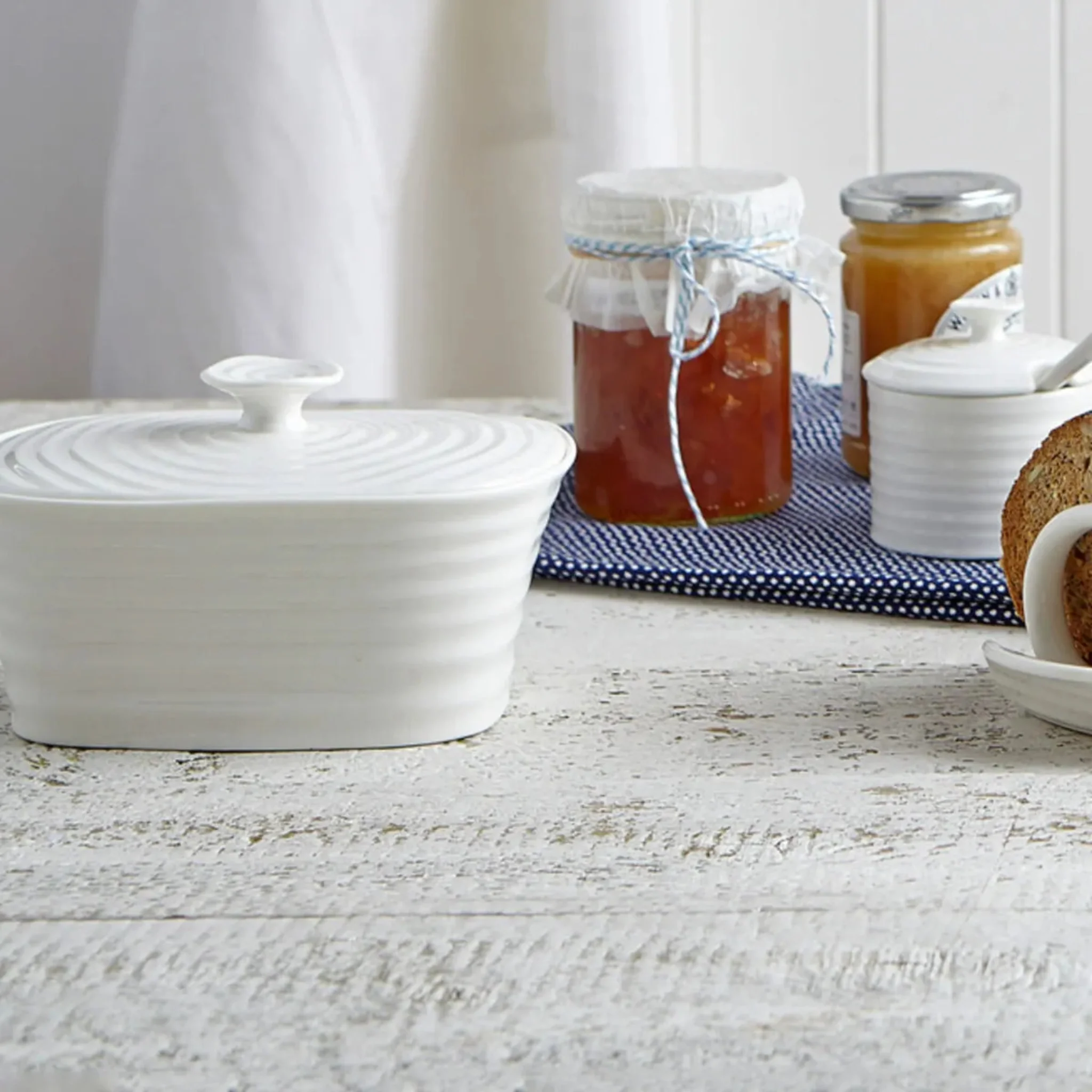 Sophie Conran White Butter Dish - SC White Covered Butter Dish - Image 2