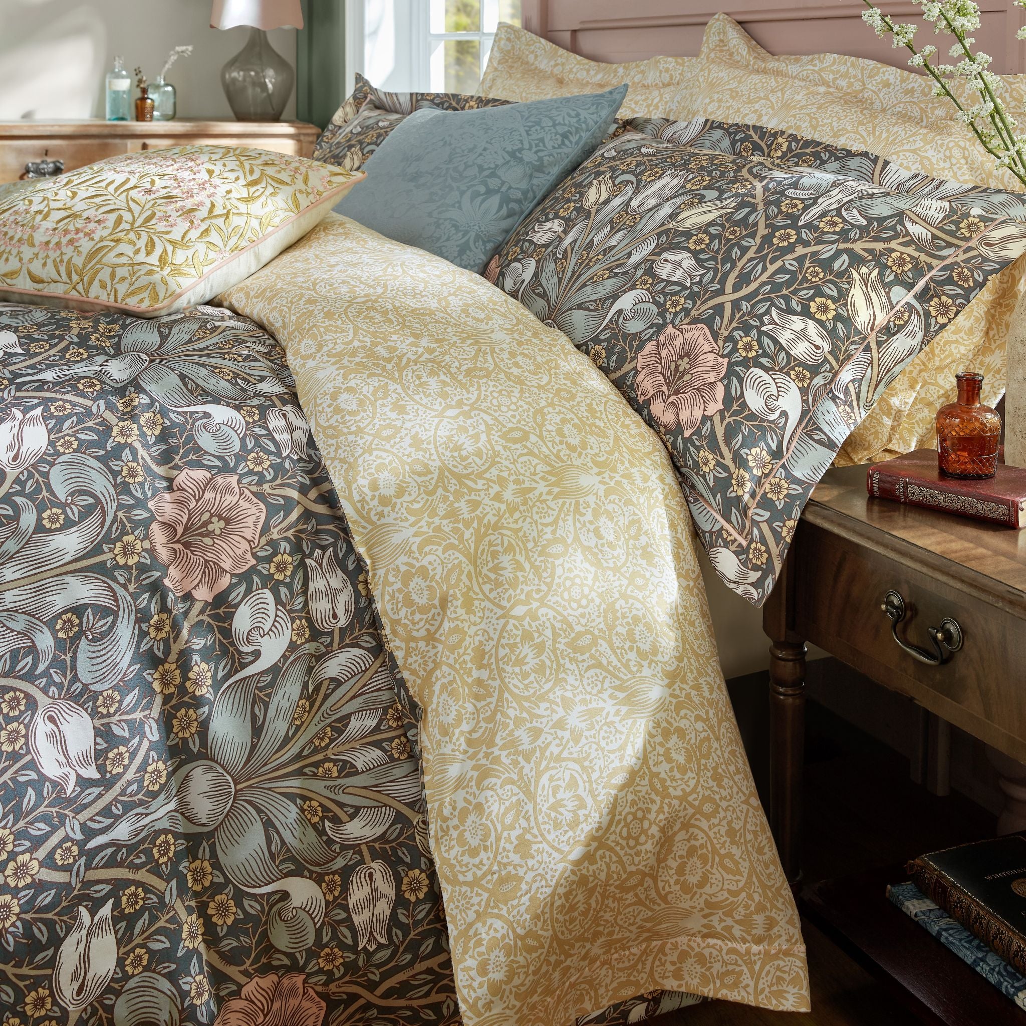 William Morris At Home Spring Thicket Mineral Duvet Set - Spring Thicket Mineral Super King Duvet Set - Image 3