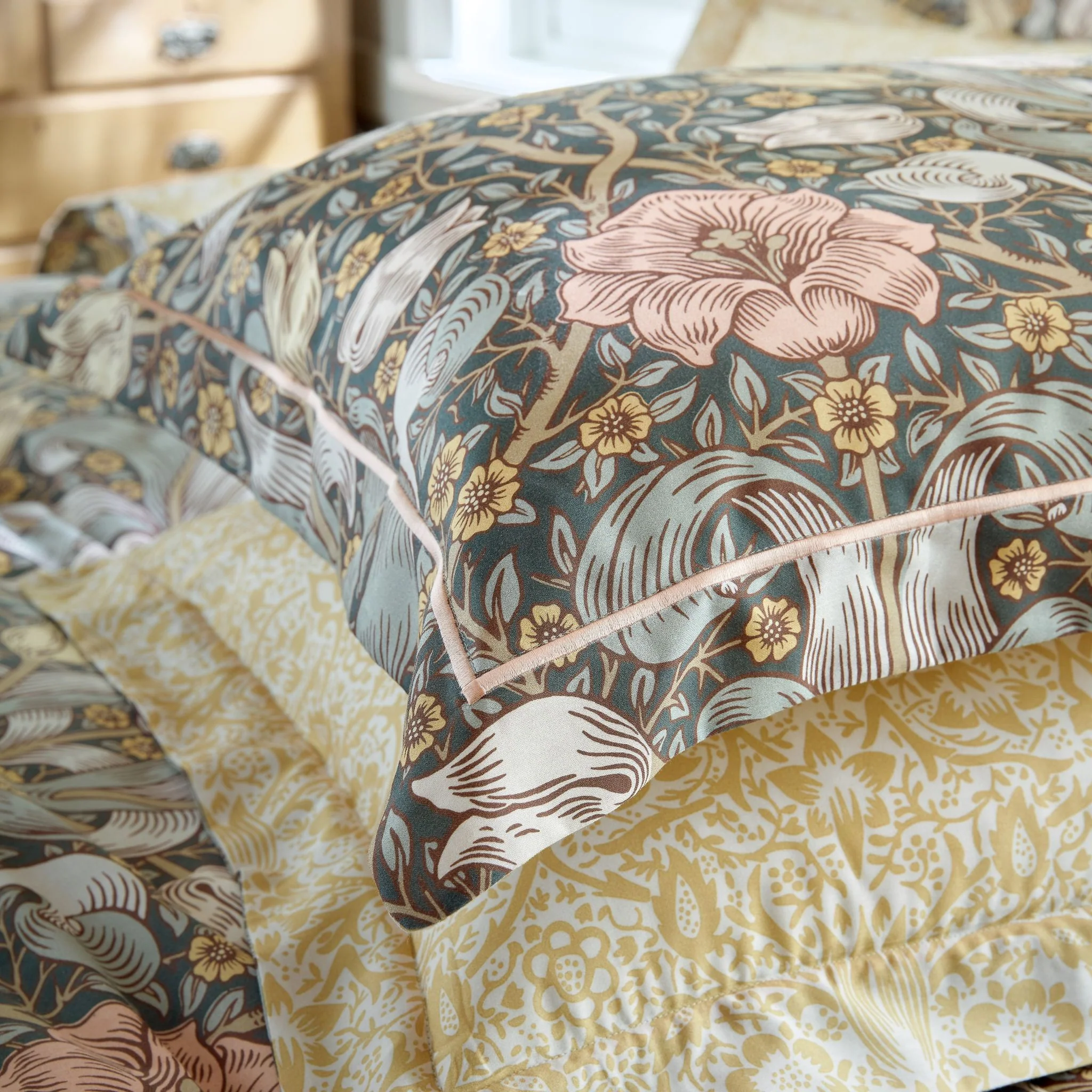 William Morris At Home Spring Thicket Mineral Duvet Set - Spring Thicket Mineral Super King Duvet Set - Image 4