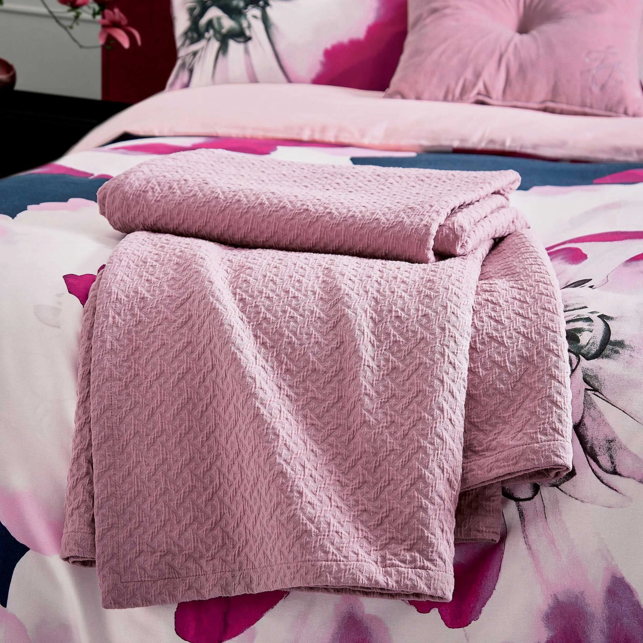 Ted Baker Cabana/Inky Bloom Button Throw - Cabana/Inky Bloom Throw 260X250CM