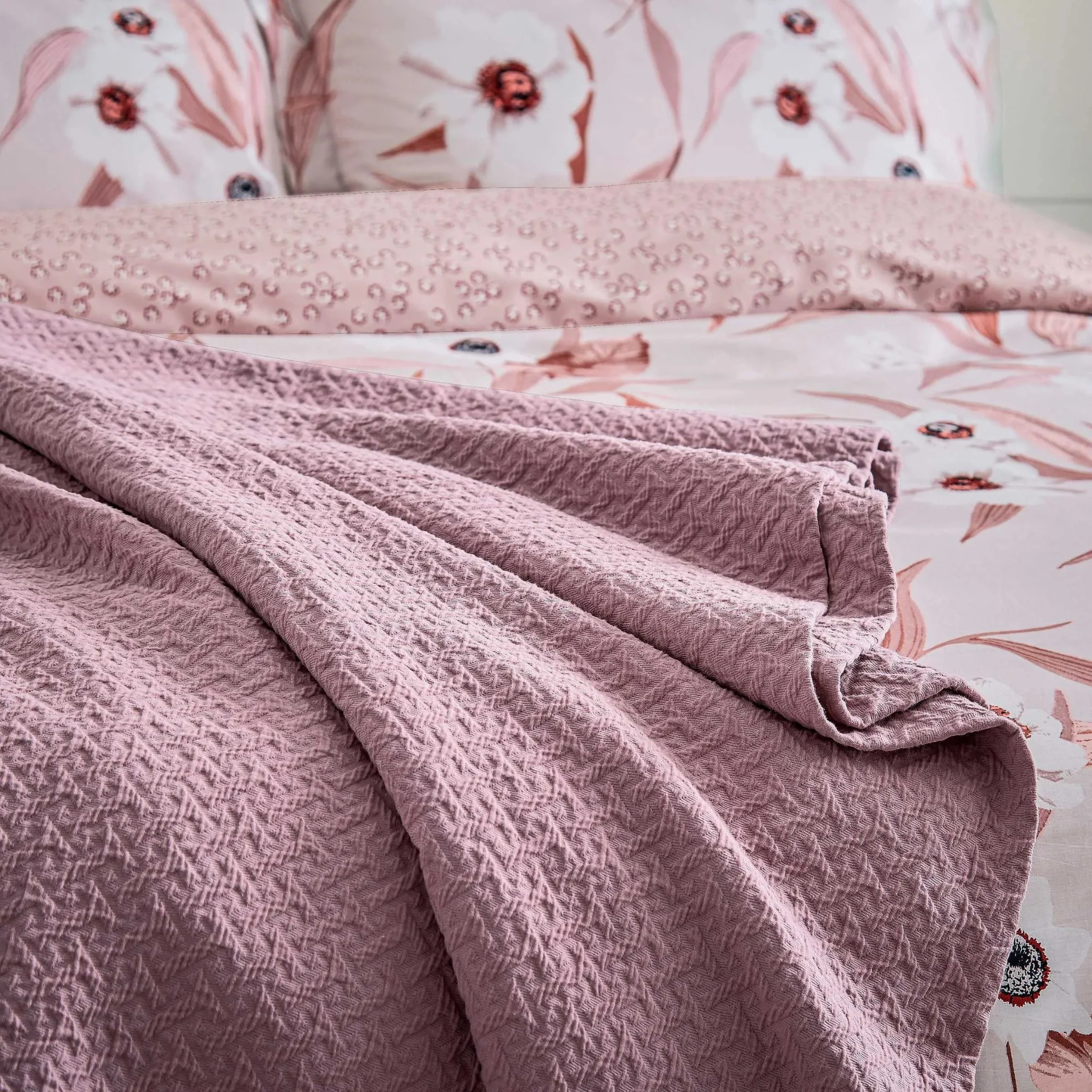 Ted Baker Cabana/Inky Bloom Button Throw - Cabana/Inky Bloom Throw 260X250CM - Image 3