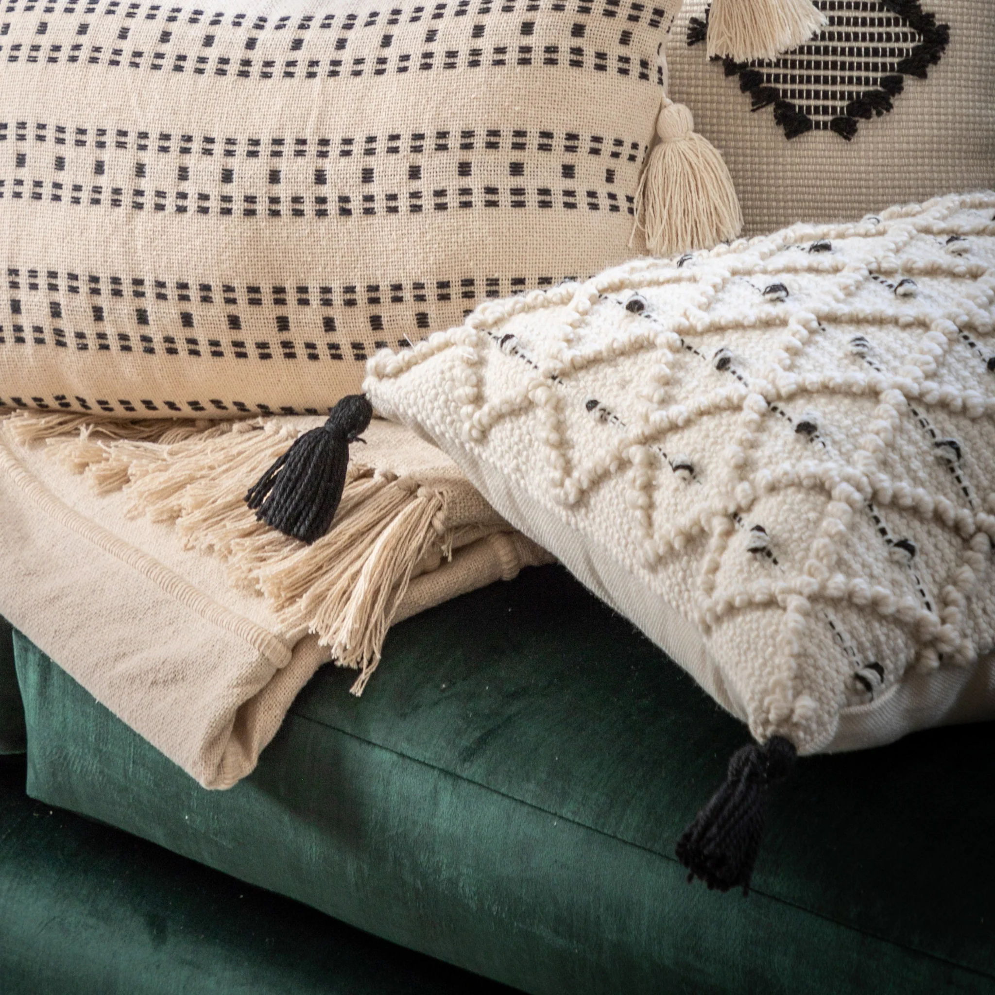 Tilyar Cream And Black Cushion - Tilyar Natural and Black Cushion 45CM - Image 2