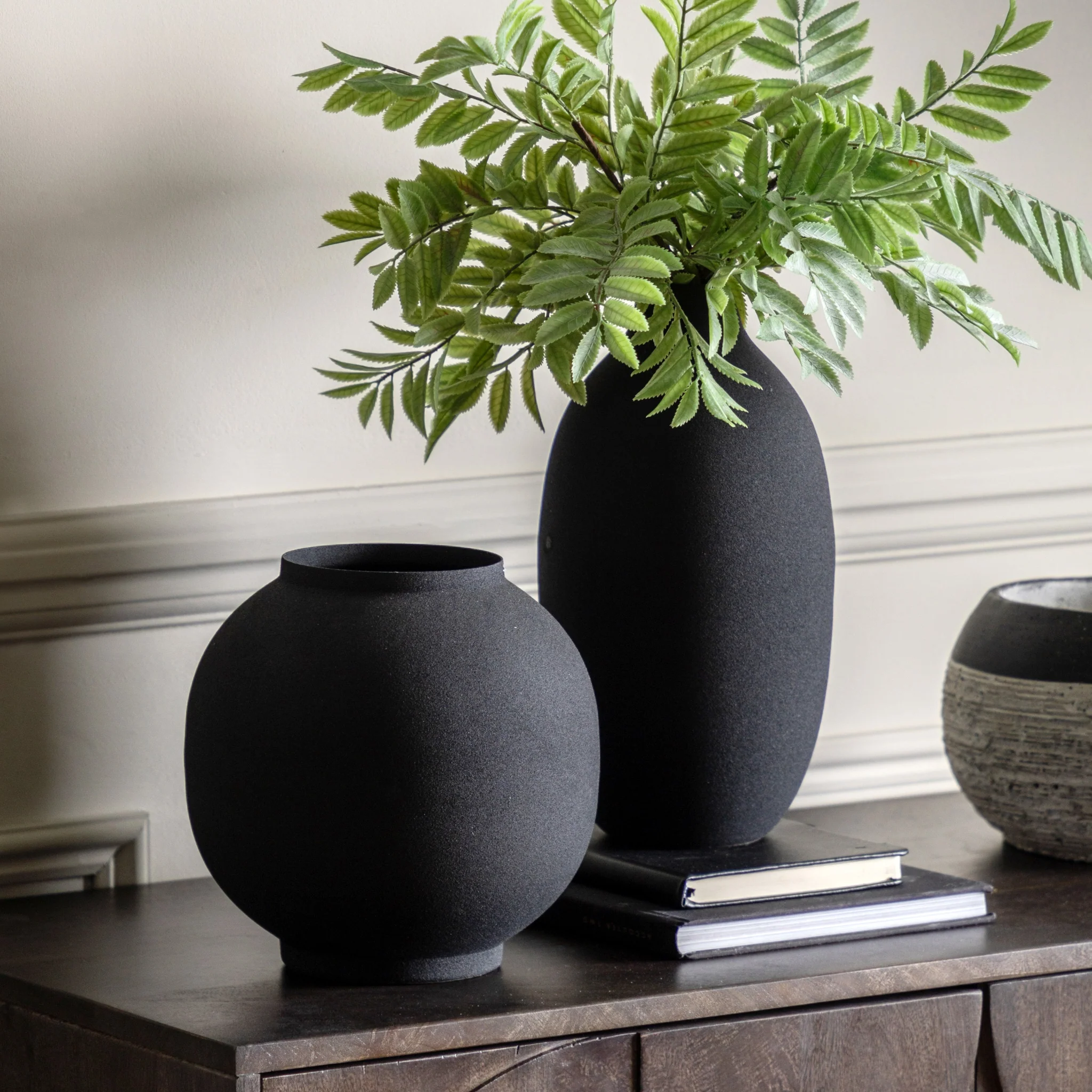 Zia Vase Black Assorted Set Of 2 - DHD Zia Vase Black 2Pk
